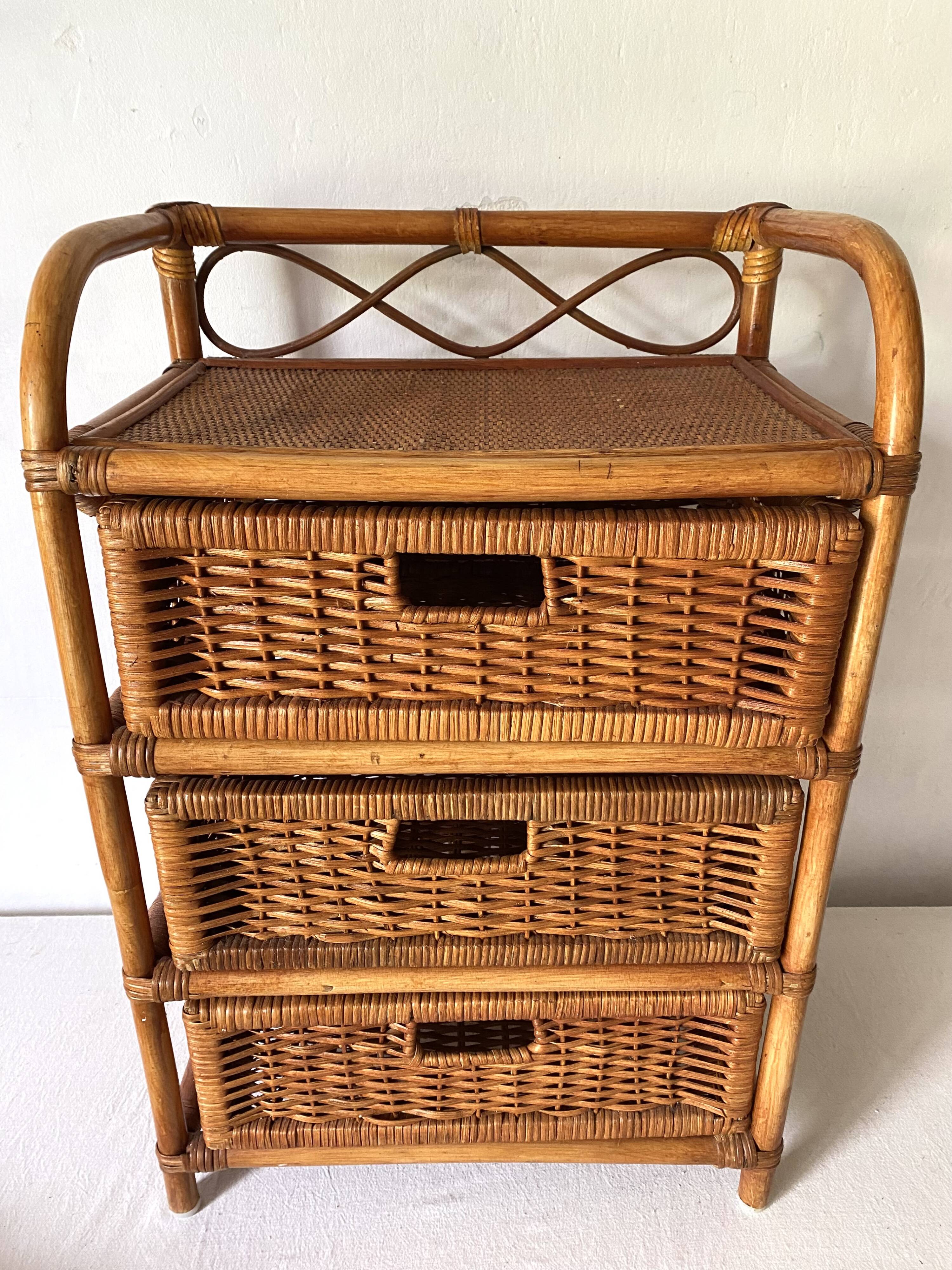 Commode en rotin , chiffonnier 3 tiroirs