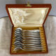 Art Deco oyster forks in punched silver metal, leatherette box
