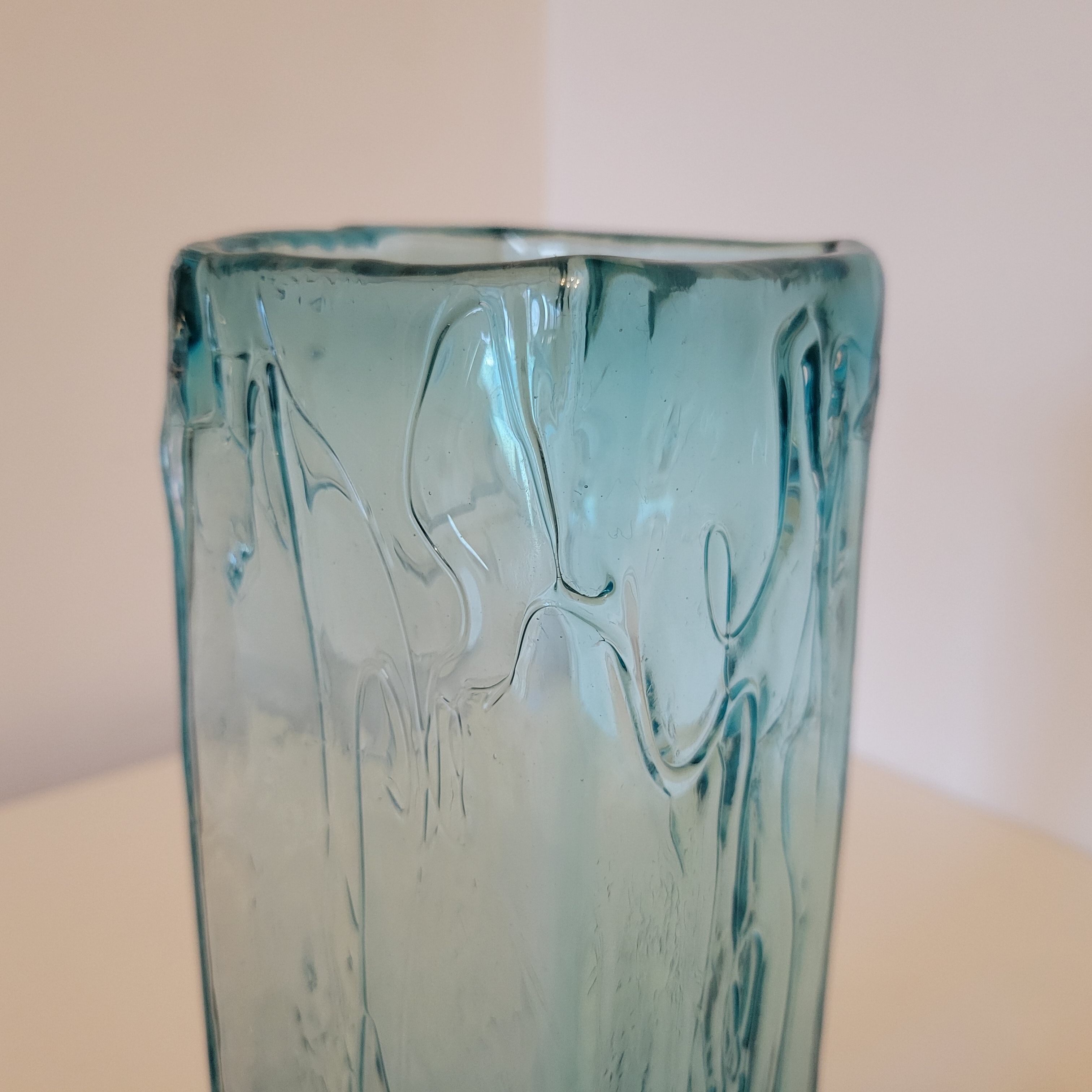 Régis Anchuelo blue glass vase contemporary art