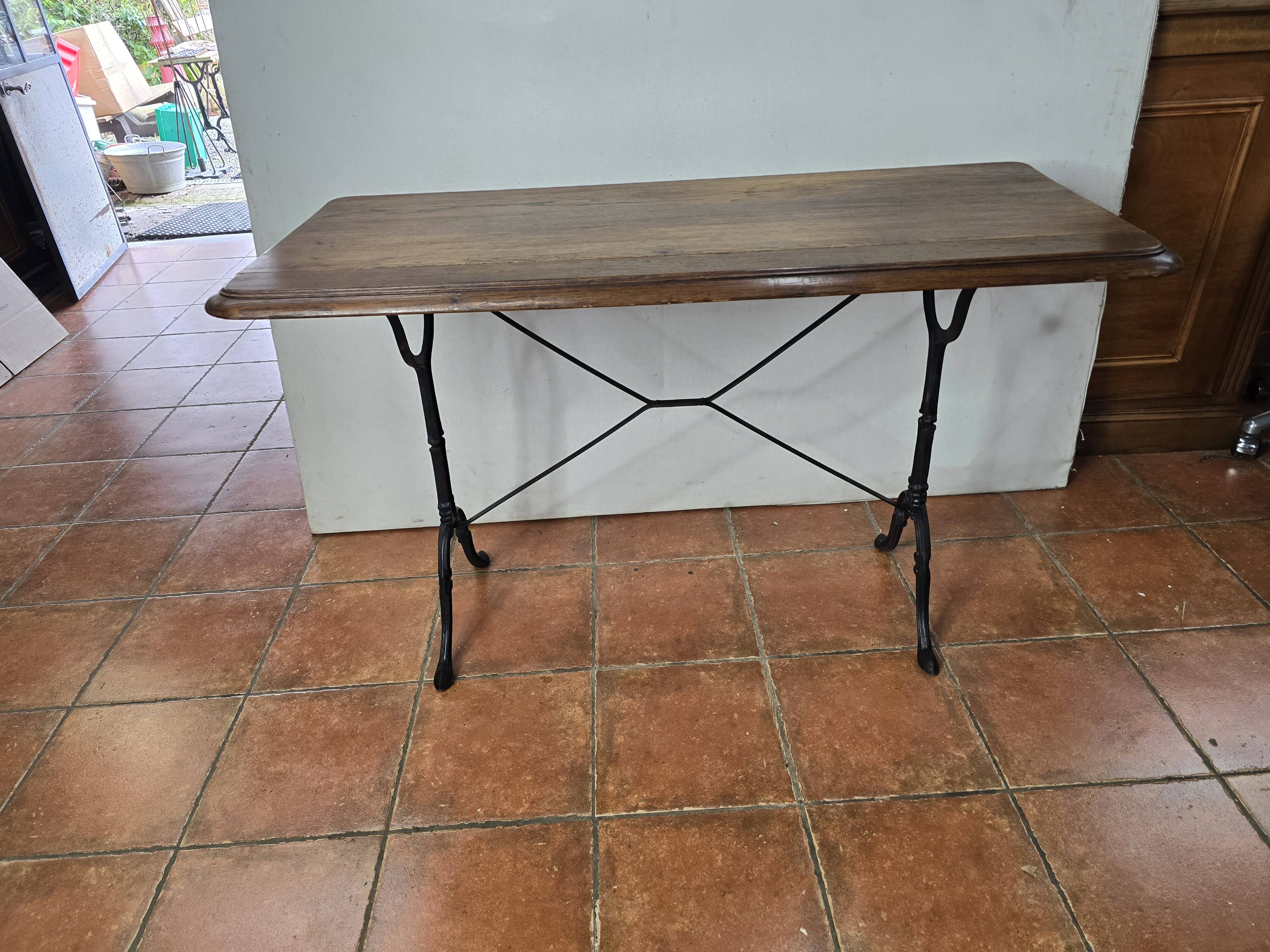 Old oak bistro table, 125cm long.