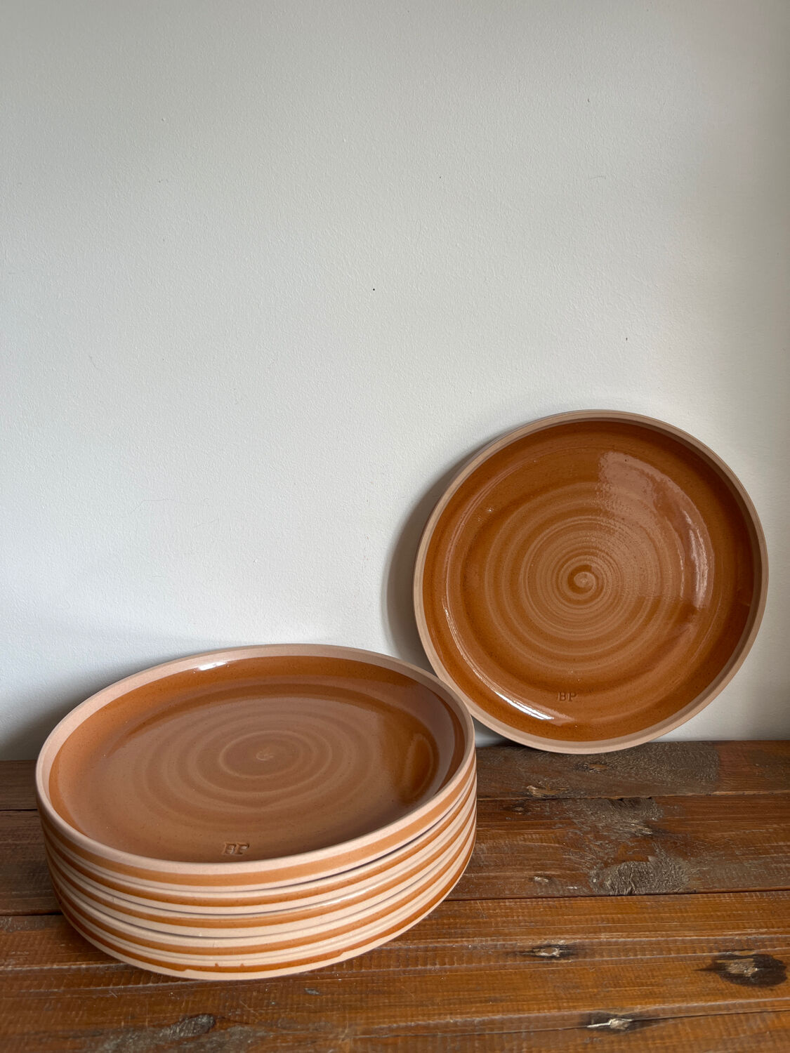 6 assiettes plates en grès