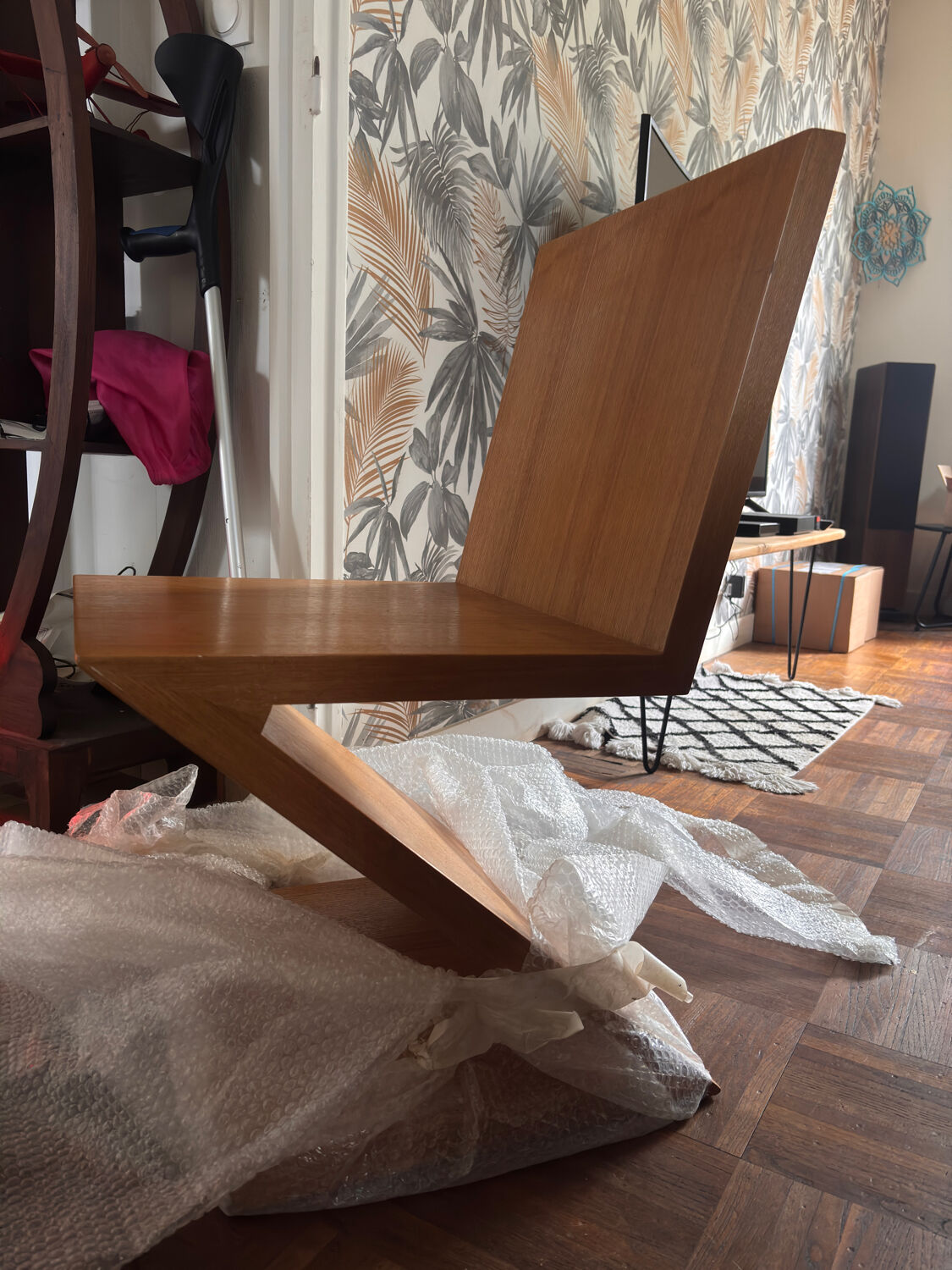 Zig zag chair pair by rietveld 1934