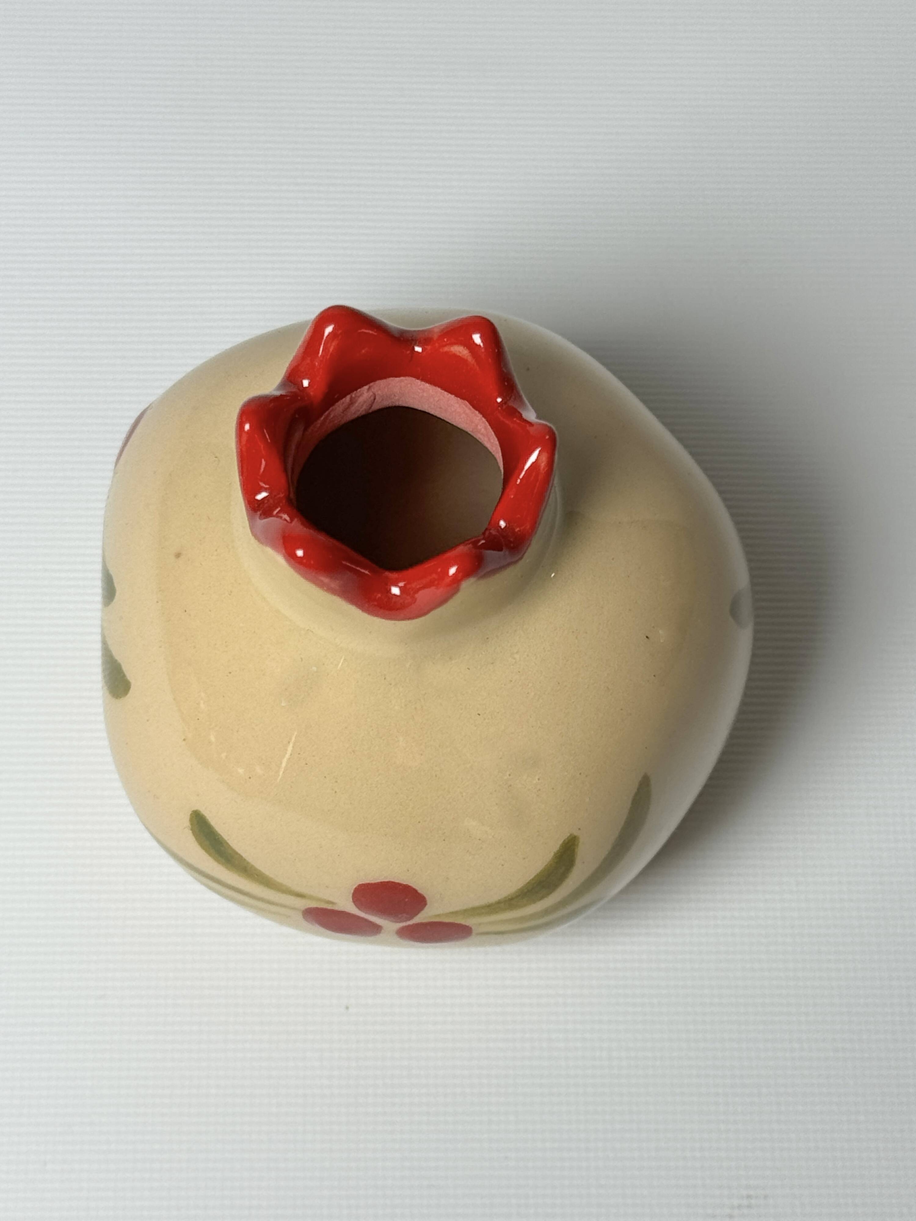 Mini vase en céramique beige d'Iznik Noël