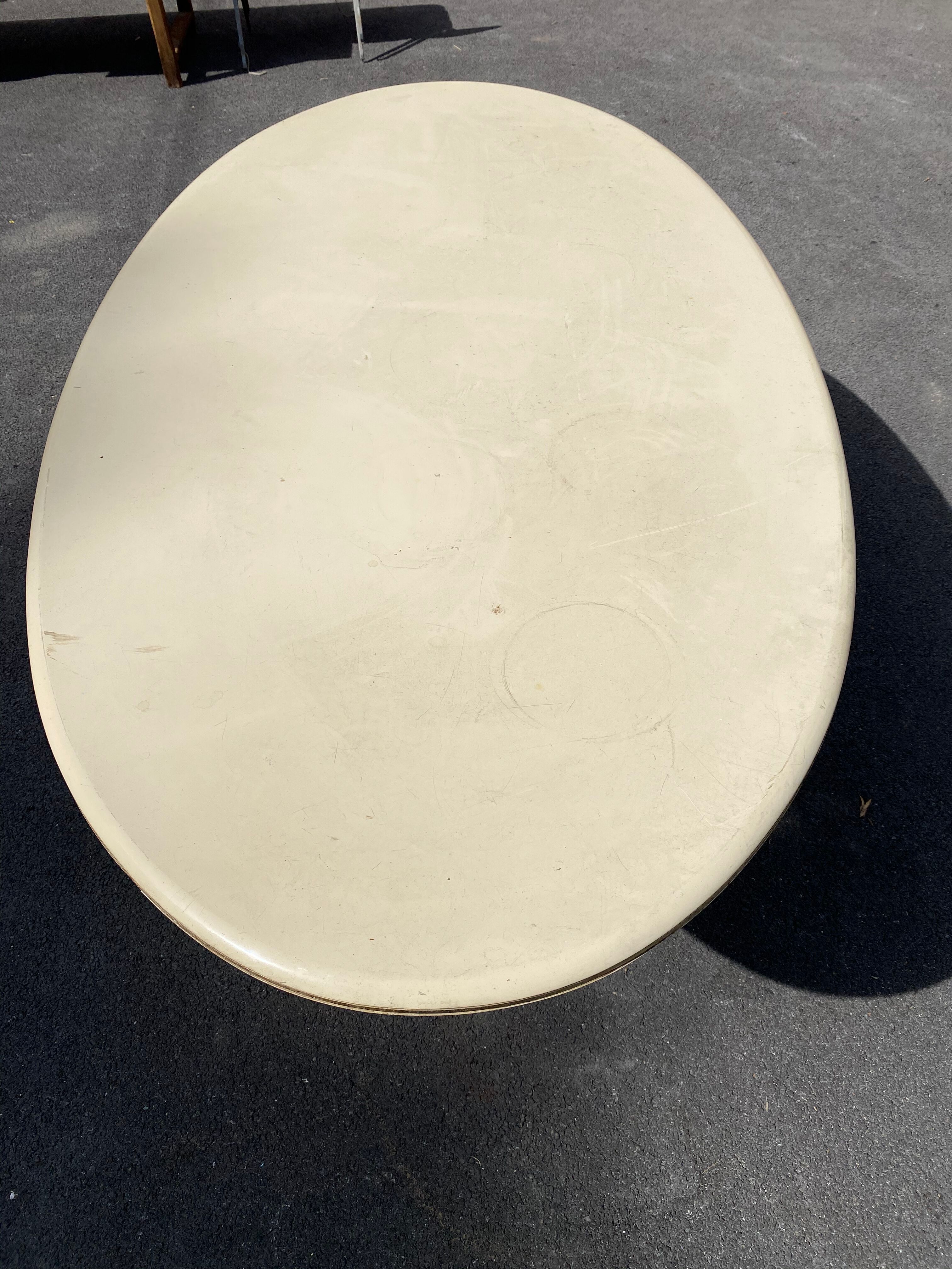Oval table laned and travertine