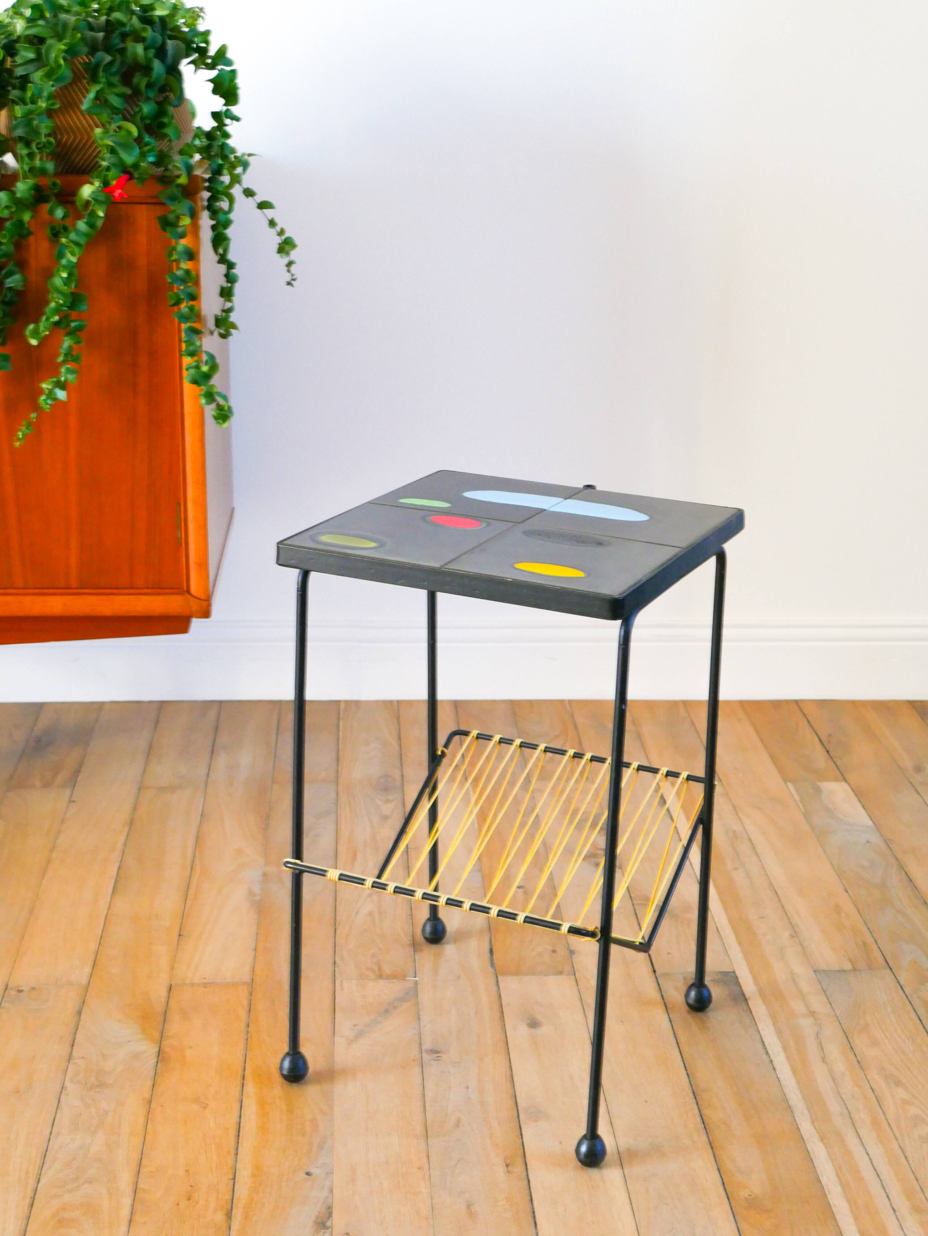 End table / selette in ceramic, black iron and yellow scoubidou, Psyché, 1960