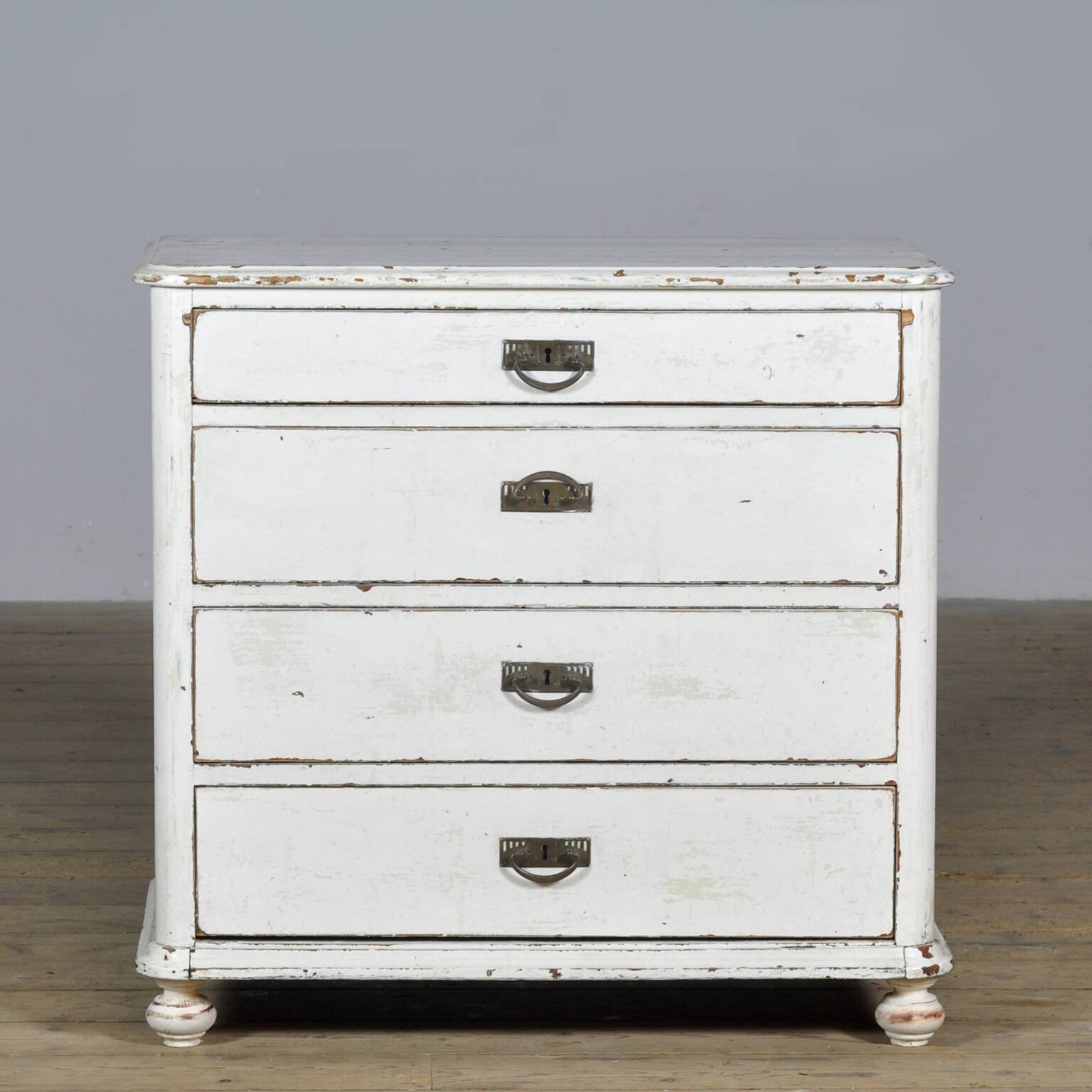 Pine chest of drawers, circa 1920