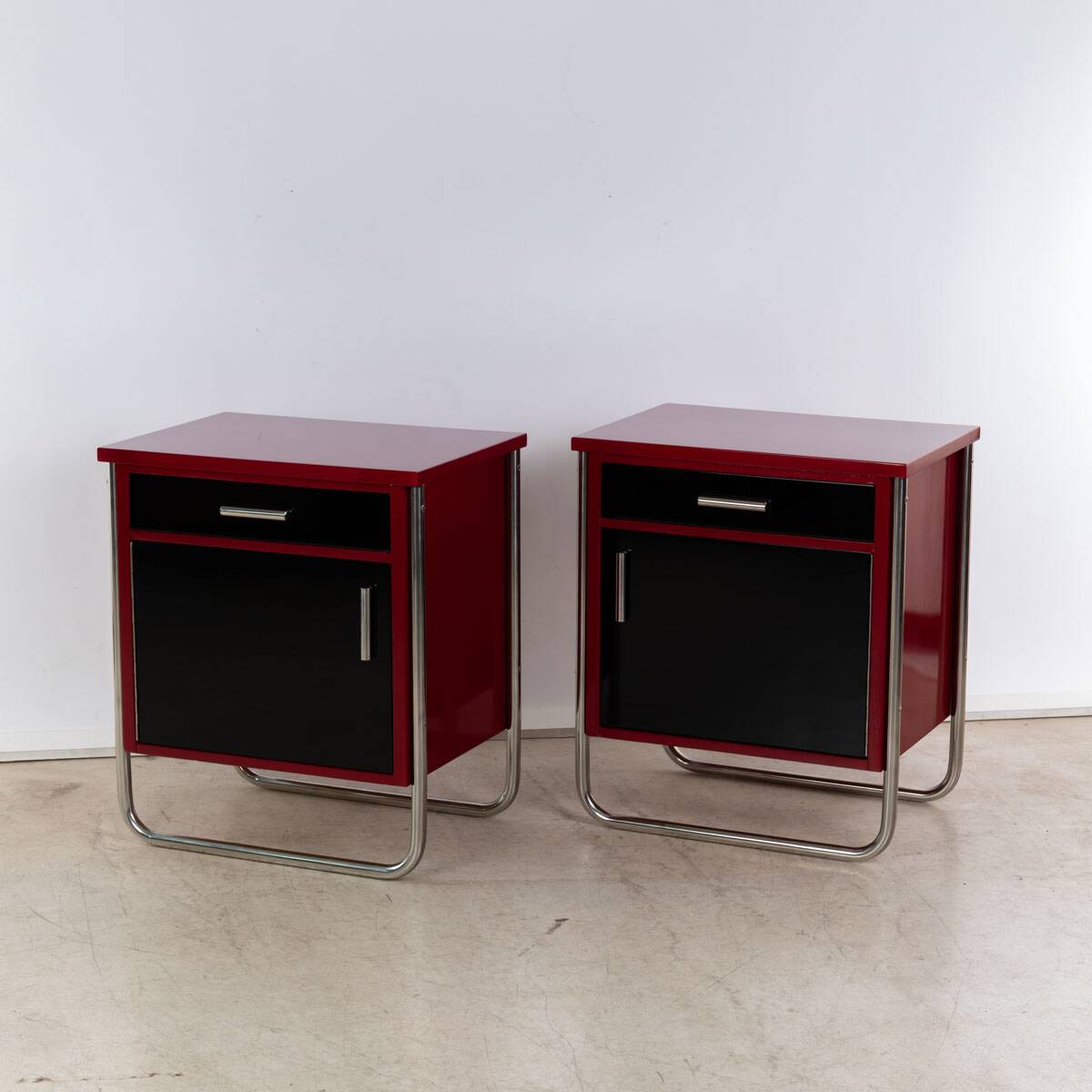 Paire de tables de chevet Bauhaus, années 1930