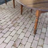Extendable oak table