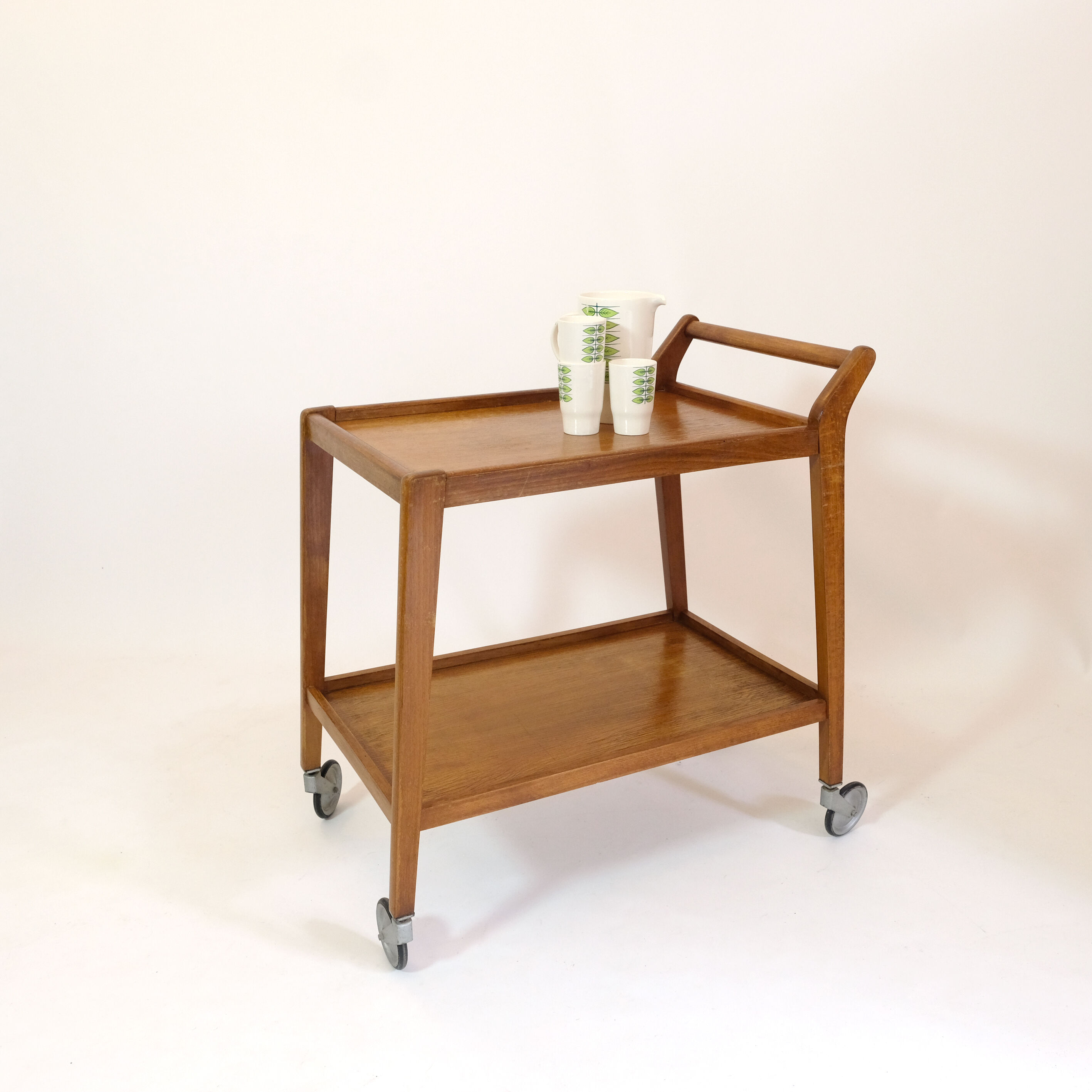 Light wood service from the 50s.