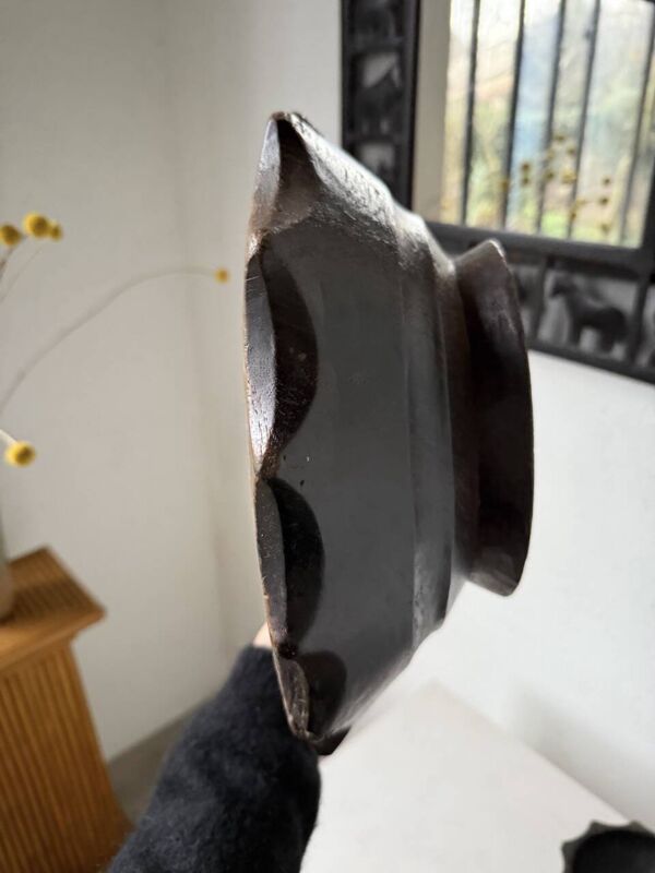 Plats brutalistes en bois, art populaire savoyard