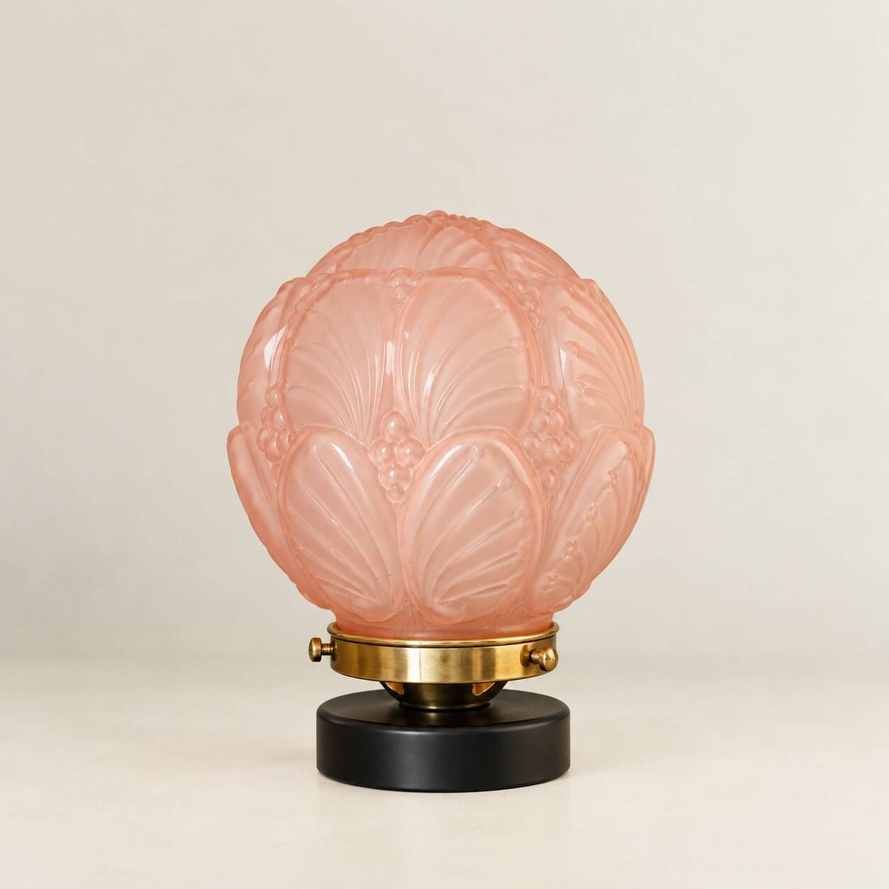 Penelope — Art Deco table lamp in sculpted pink glass, black brass base.