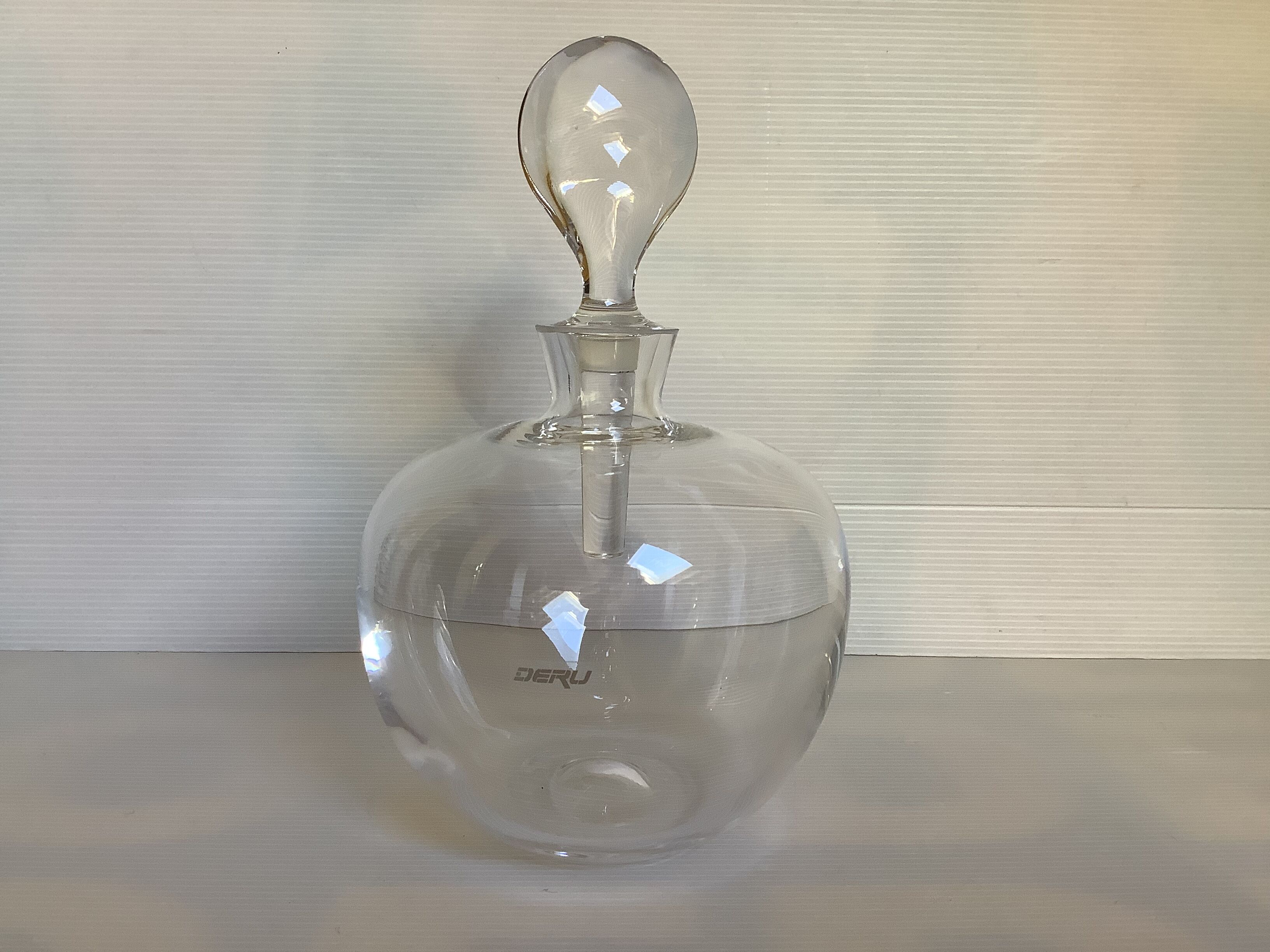 Apple-shaped carafe