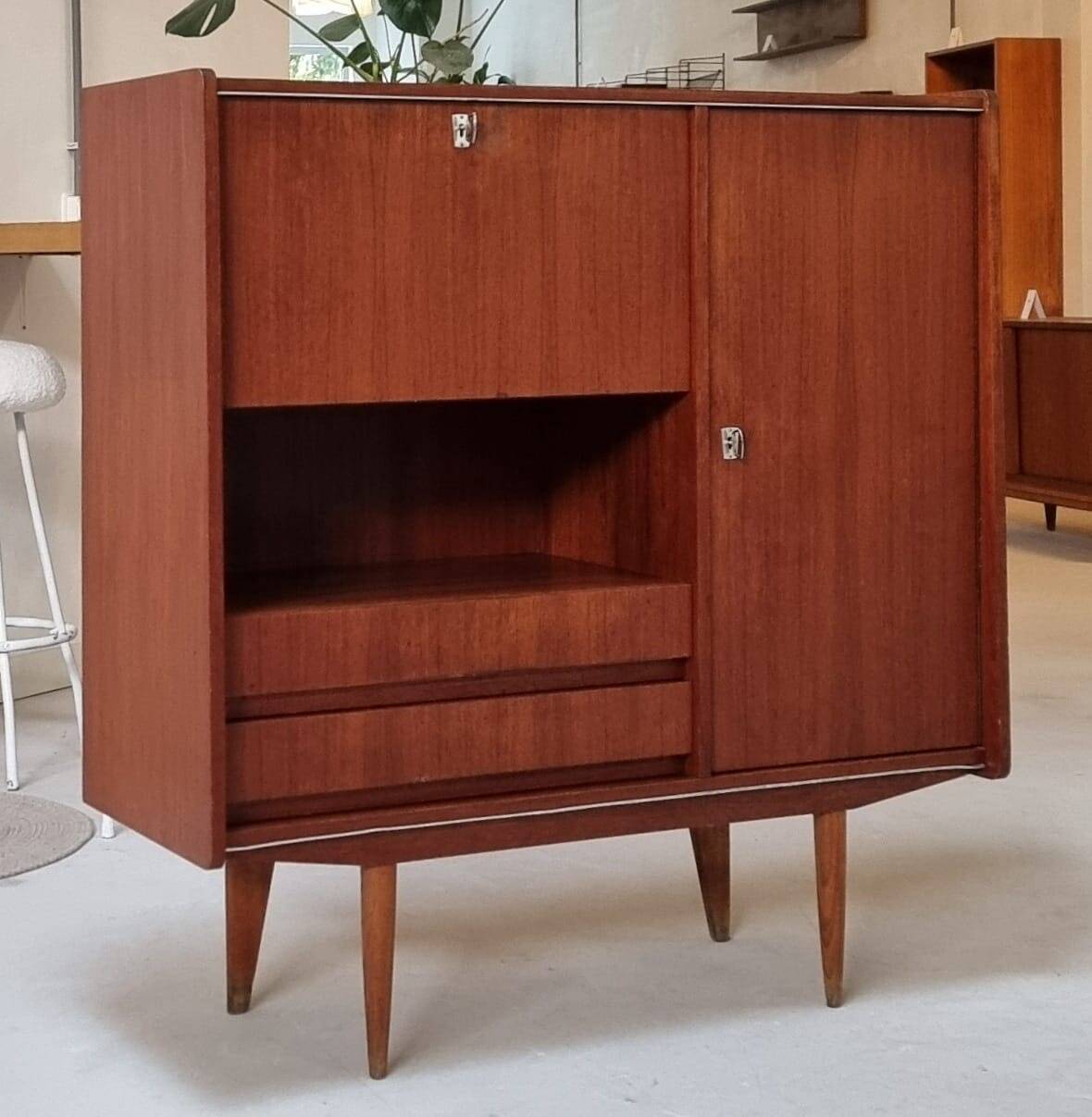 Armoire du milieu du siècle