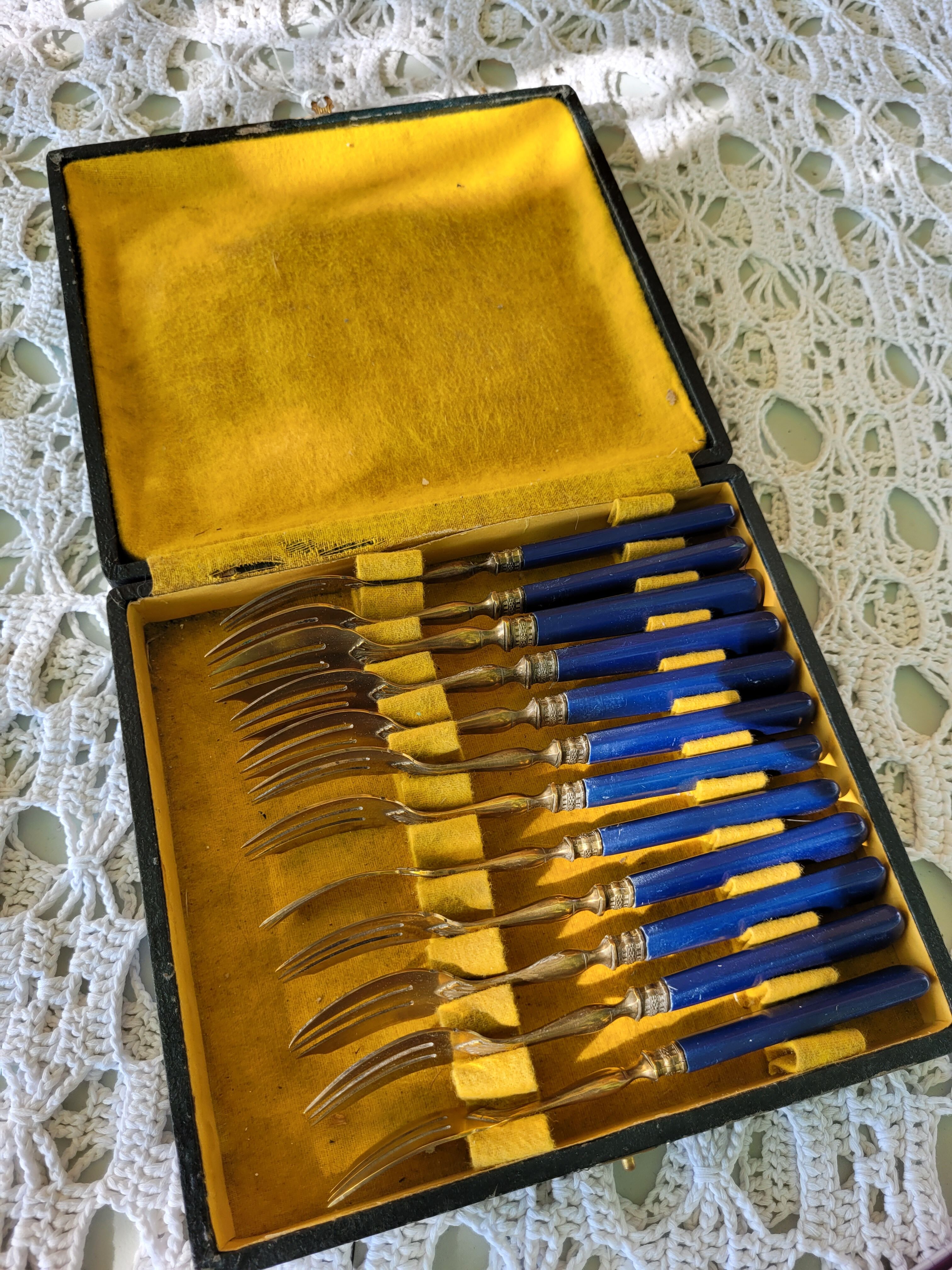 Box of 12 dessert forks