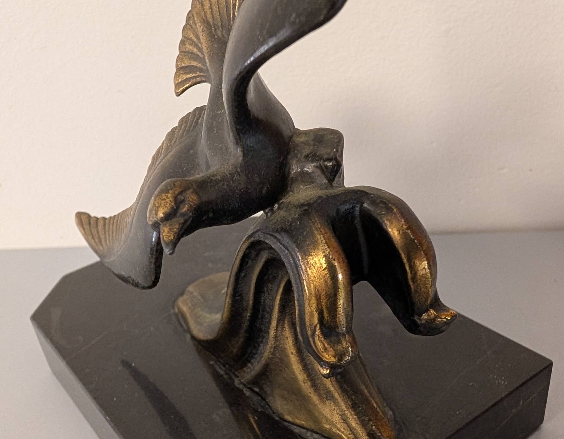 Art Deco bookends with a seagull on black marble – circa 1930-1950