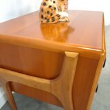 Teak ladekast met zwarte metalen grepen, tv meubel