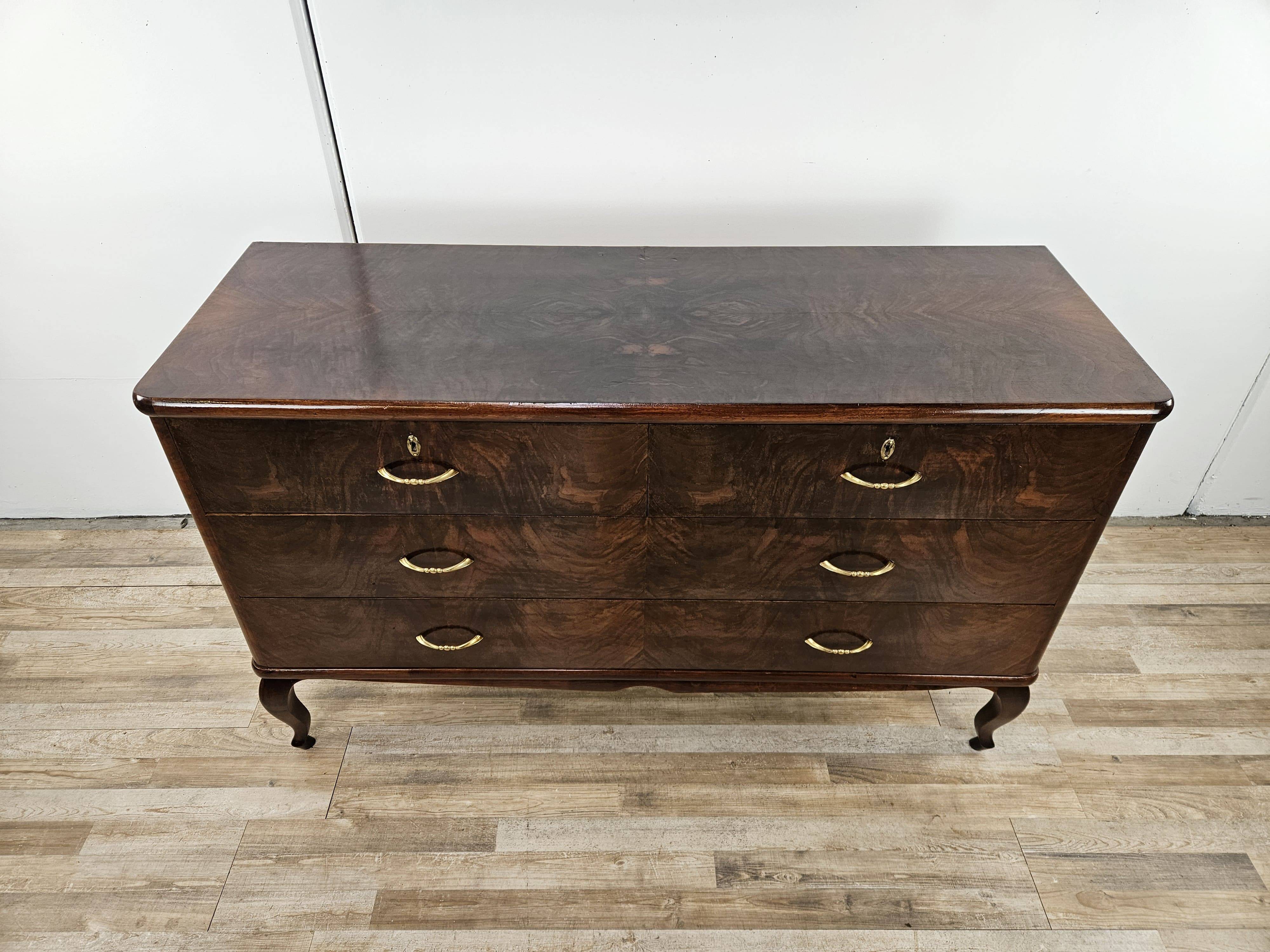 Chest of drawers with five drawers in wood and brass