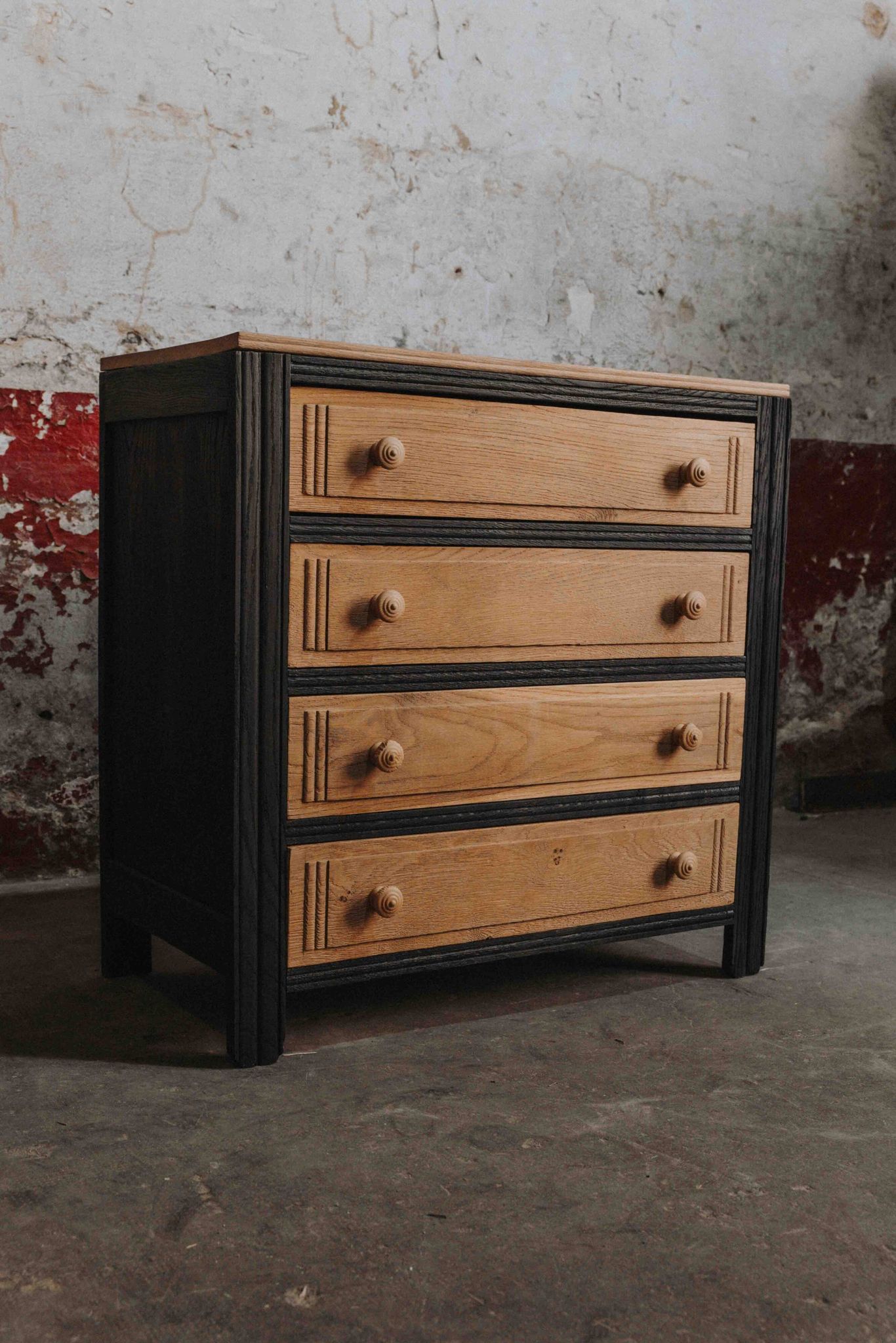 Black and natural wood chest of drawers with 4 drawers