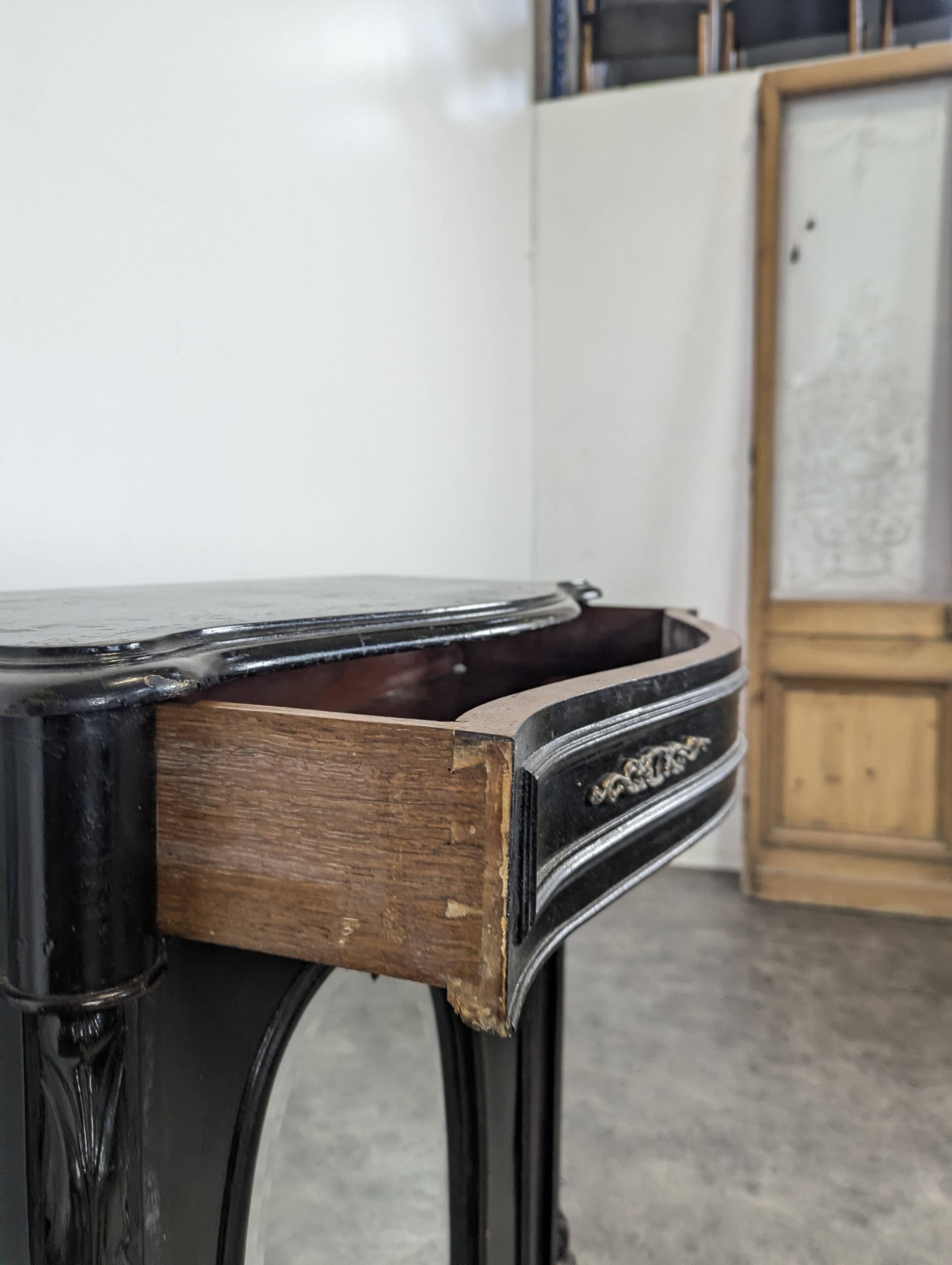 Meuble d'appui Napoléon III en bois noirci