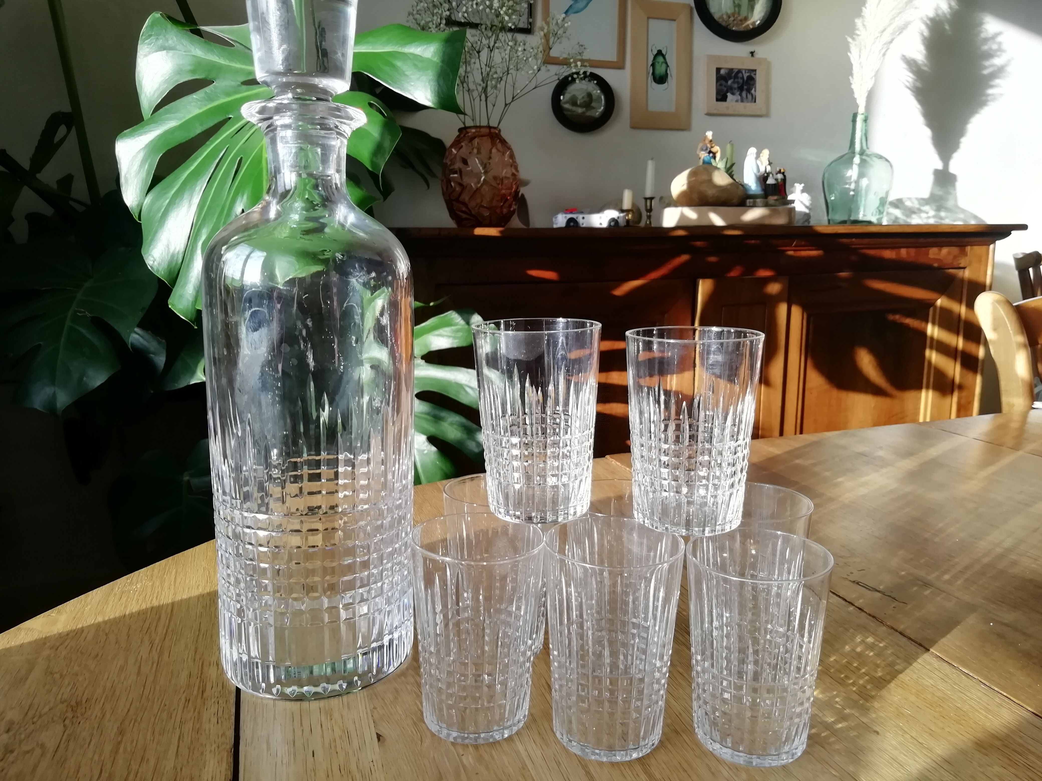 Carafe and its 8 assorted Baccarat crystal glasses