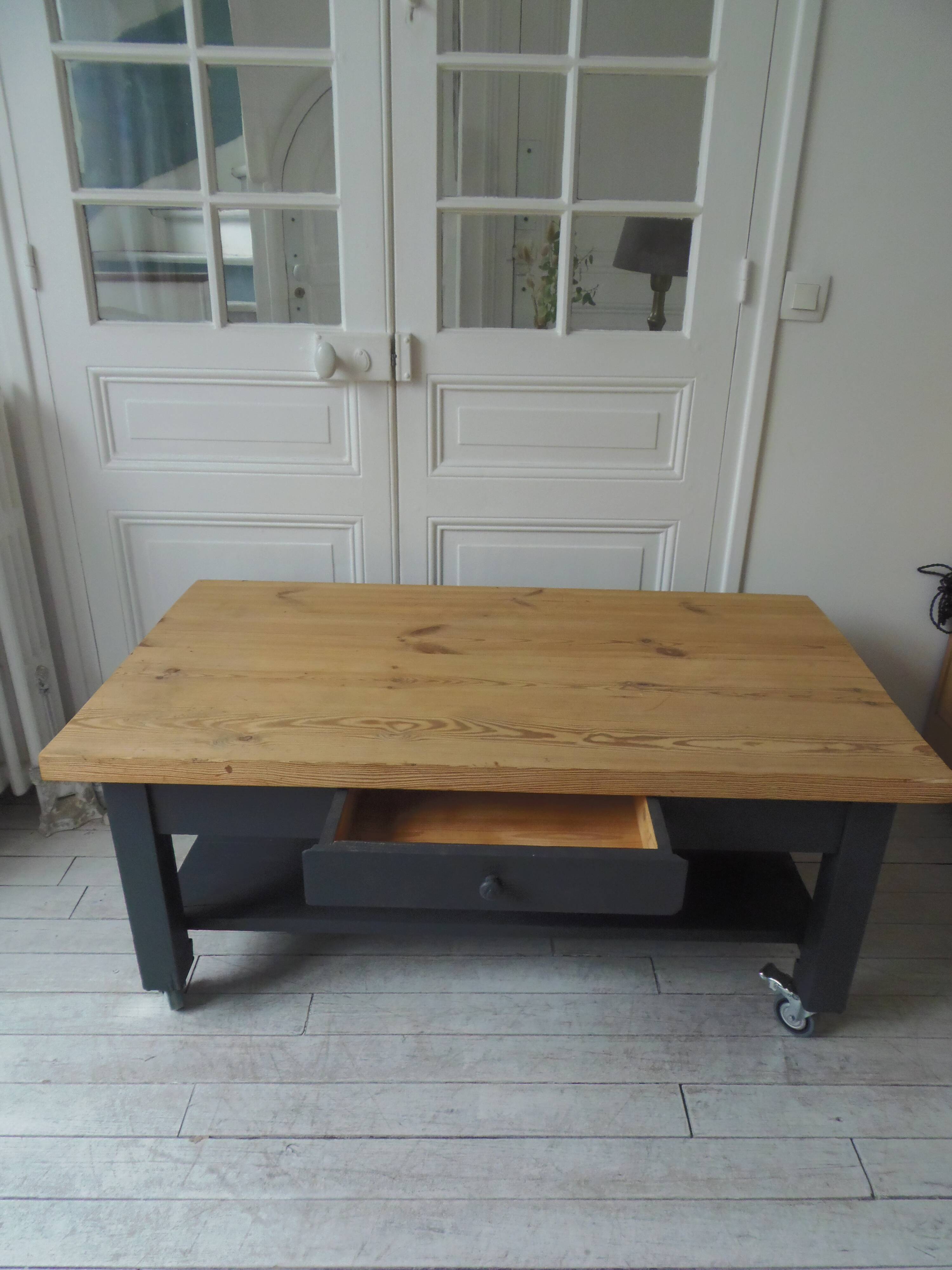 Coffee table on casters, 1 drawer, 1 shelf, re-enchanted in slate gray, wooden top.