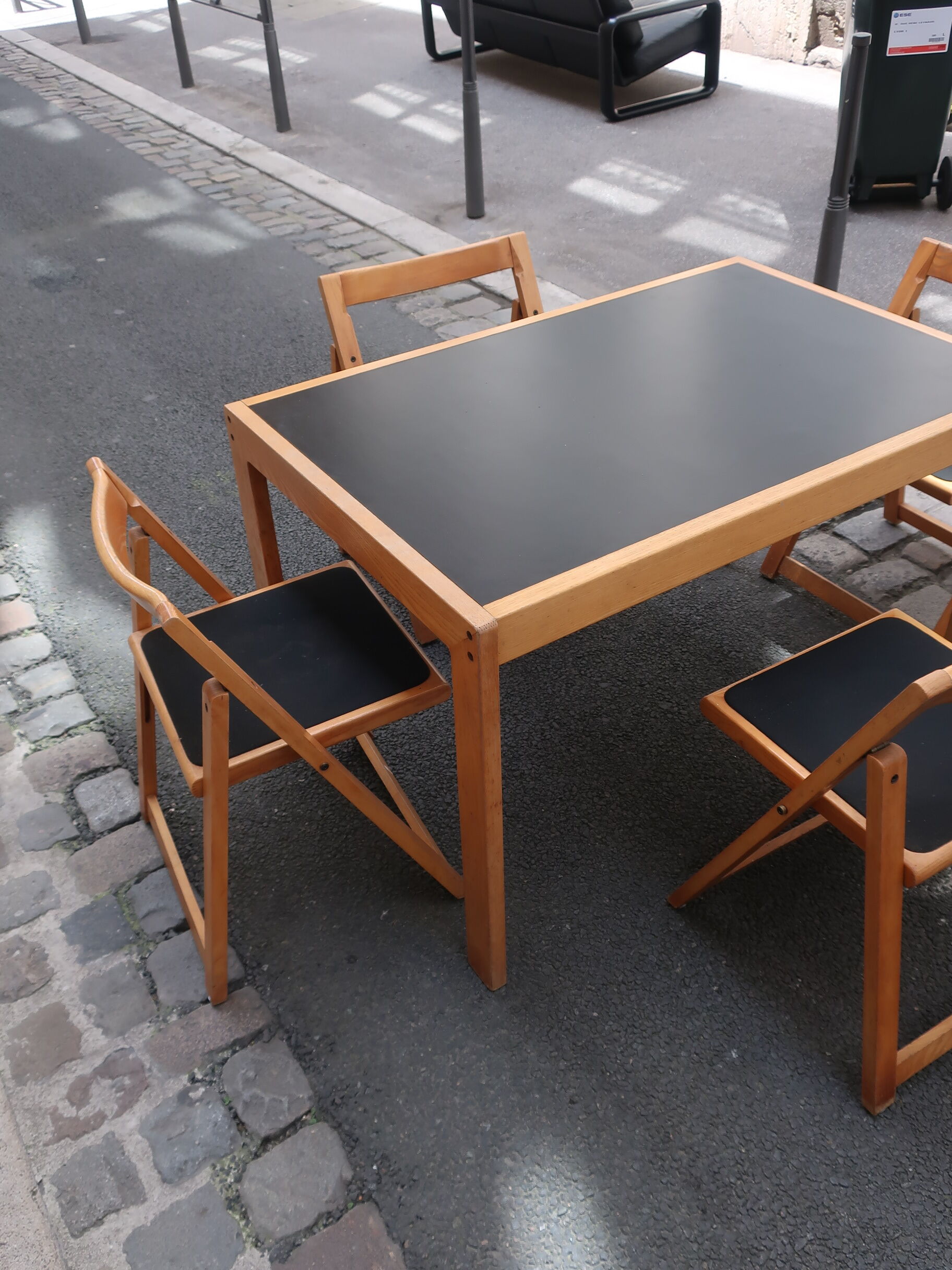 Dining table set and 4 chairs 80s