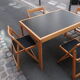 Ensemble table de salle à manger et 4 chaises années 80