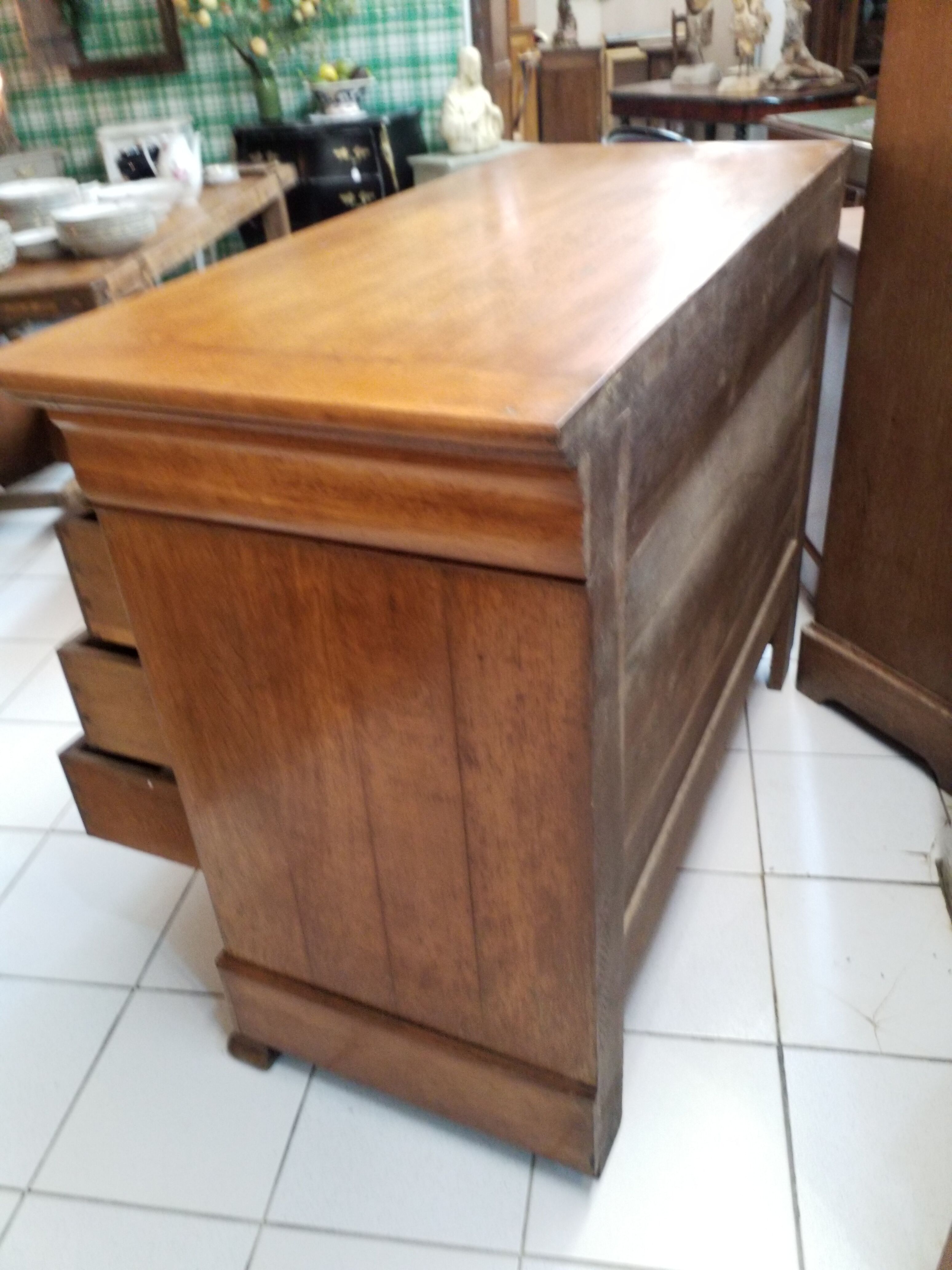 Oak chest of drawers