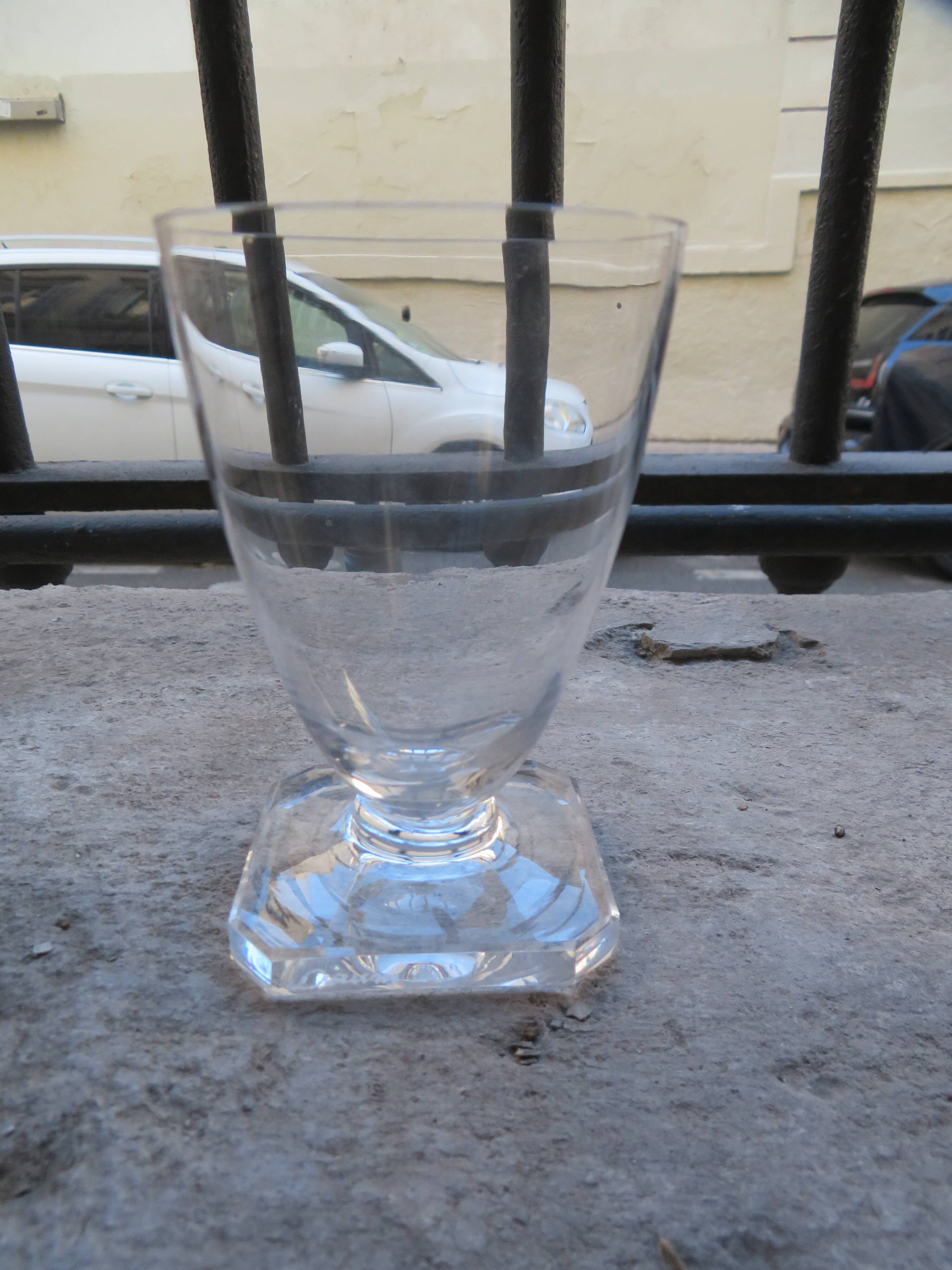 3 white wine glasses 11cl Daum crystal with square art deco base h 9.3cm