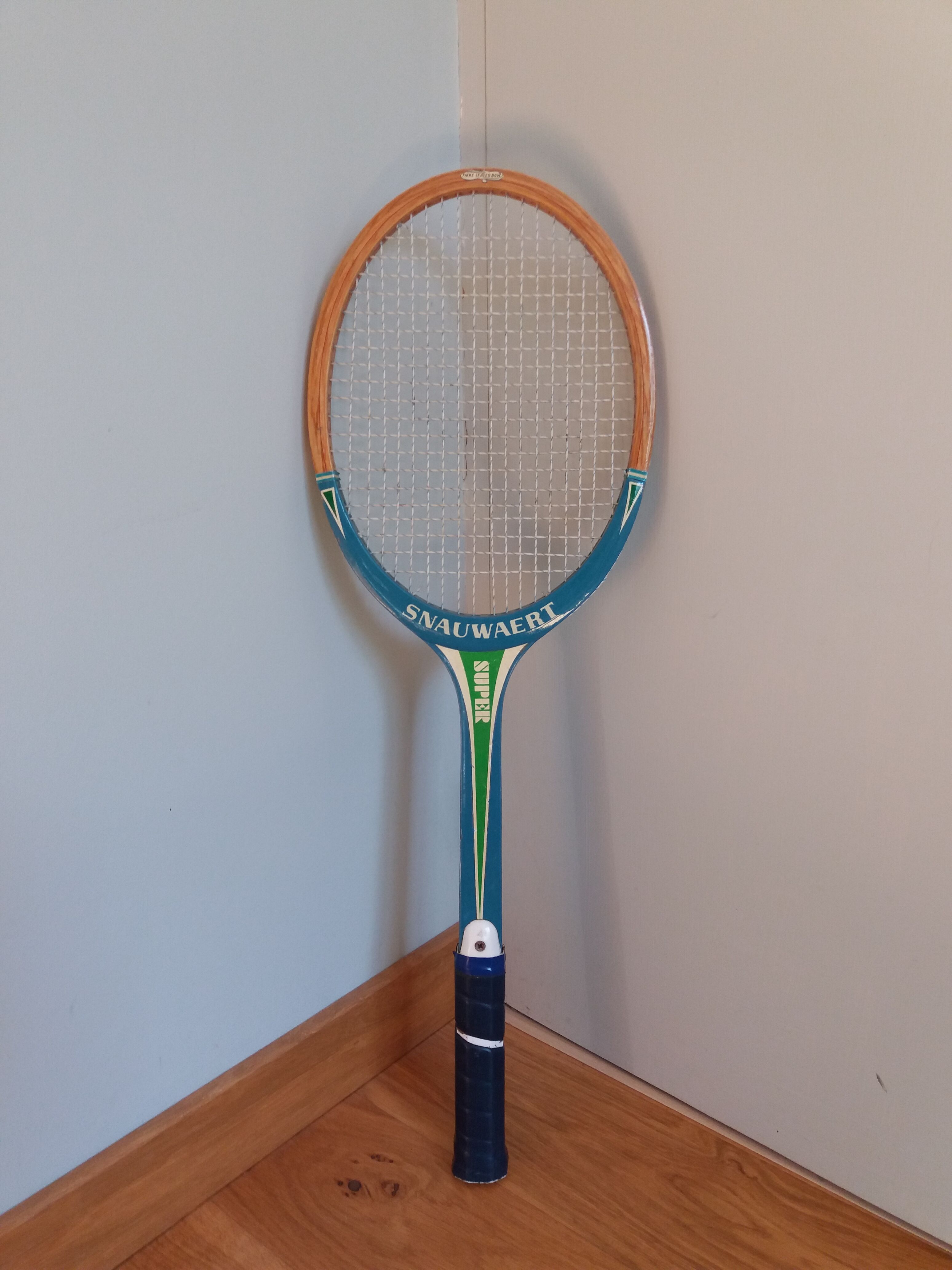 Wooden Snauwaert tennis racket