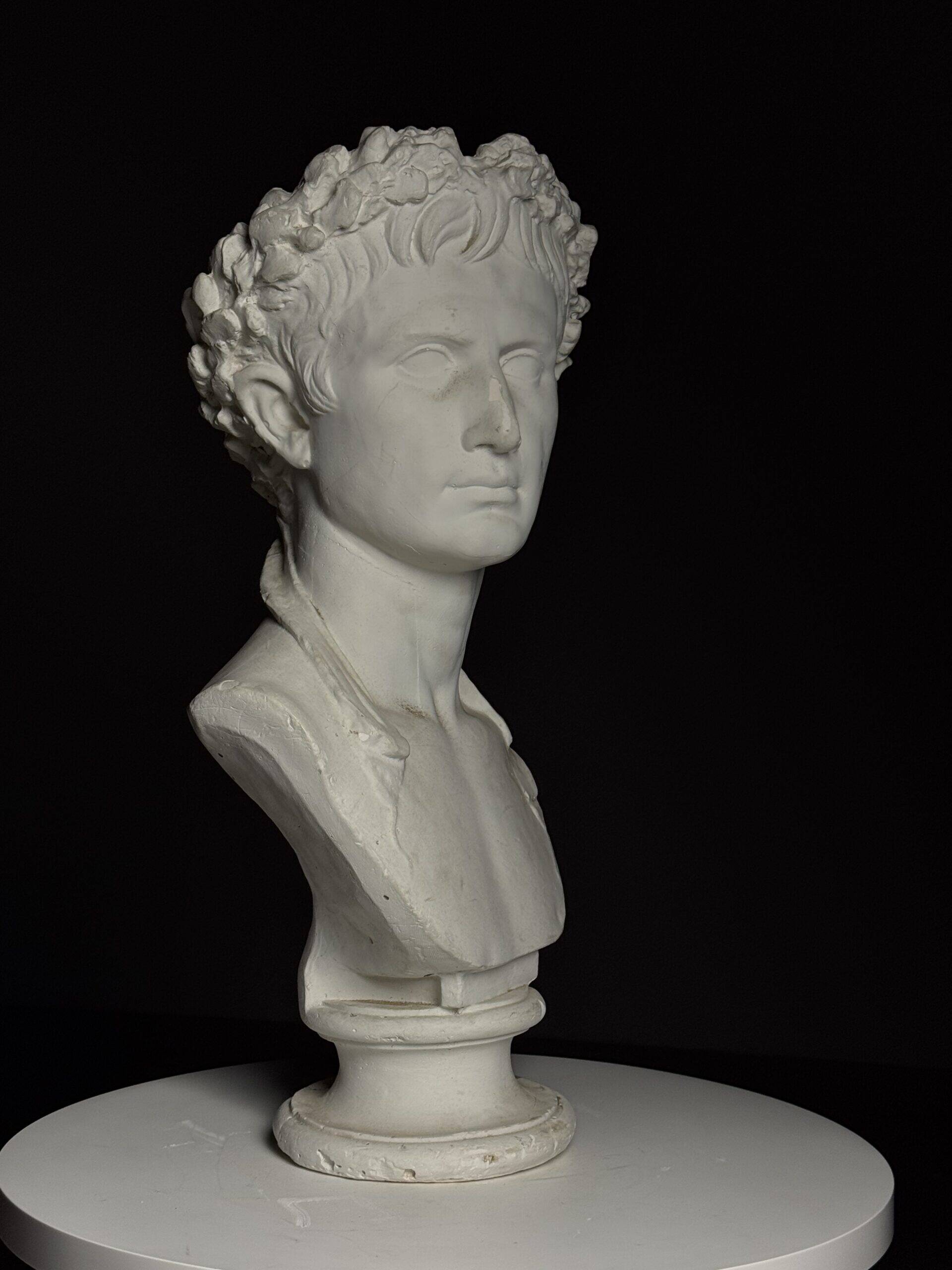 Buste en plâtre de l'empereur Auguste