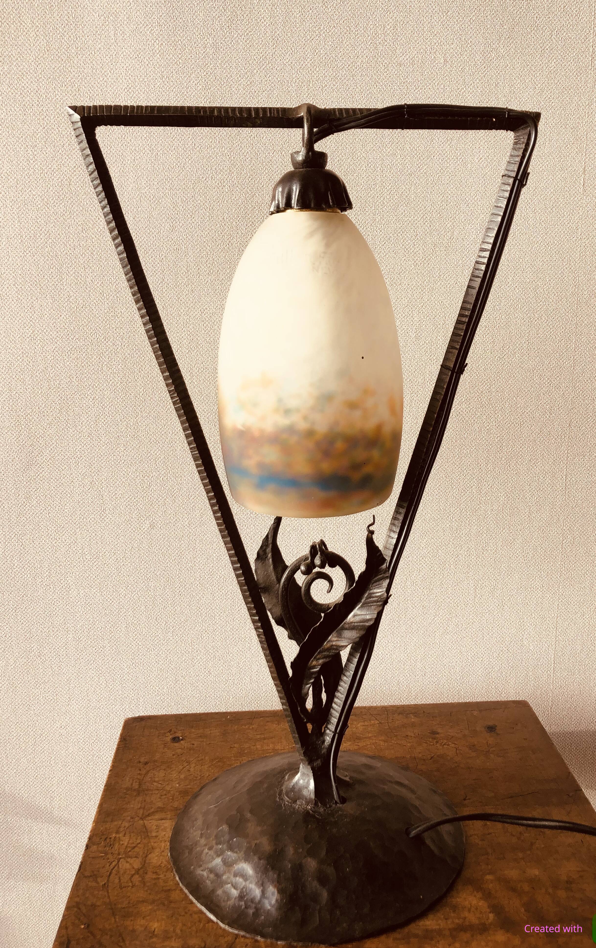 Art deco table lamp with hammered wrought iron base and tulip muller brothers lunéville signed