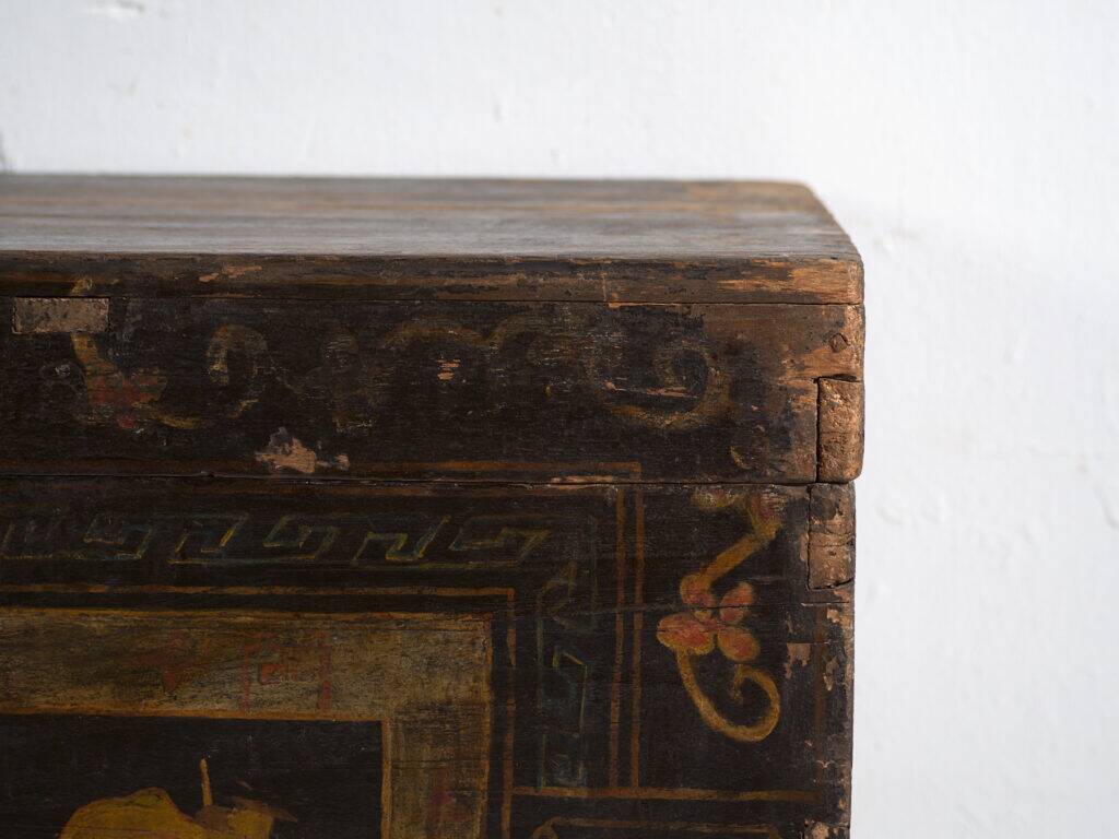 Antique painted wooden chest – Polychrome Chinese dowry chest – circa 1880–1920