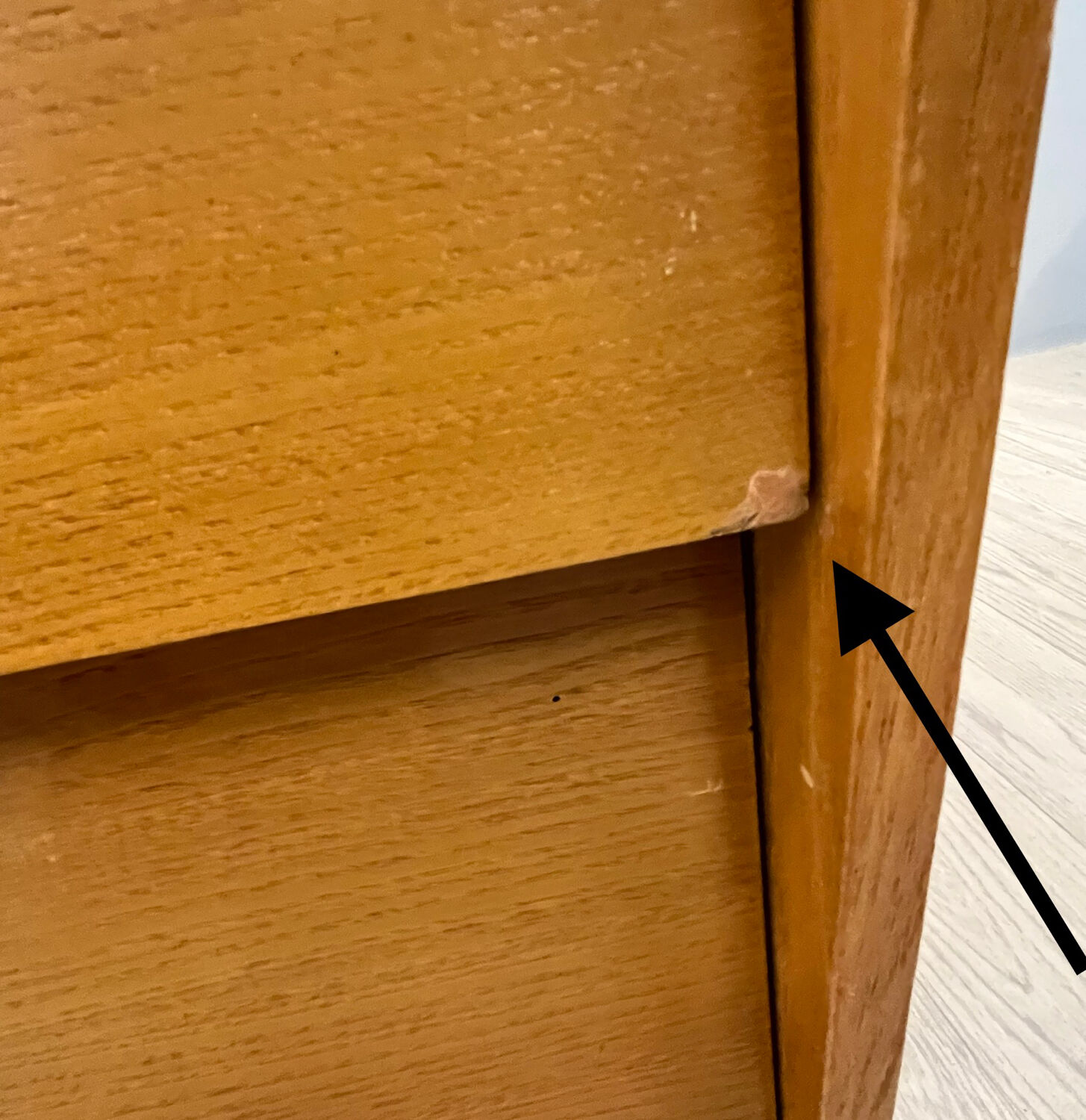 Shoes cabinet with metal frame
