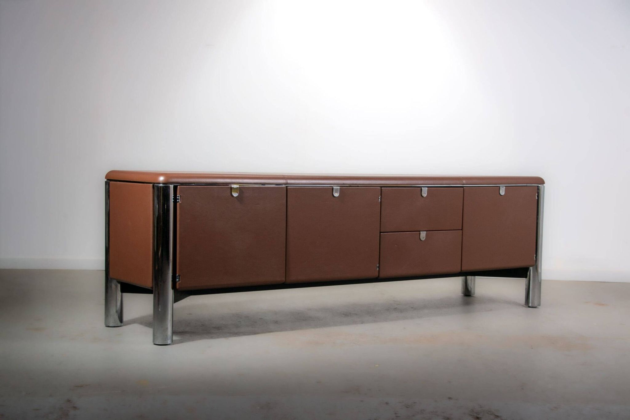 No. 3076 credenza extension in Vitello leather from the Pfister Executive Office Collection for KnollStudio. Circa 1988