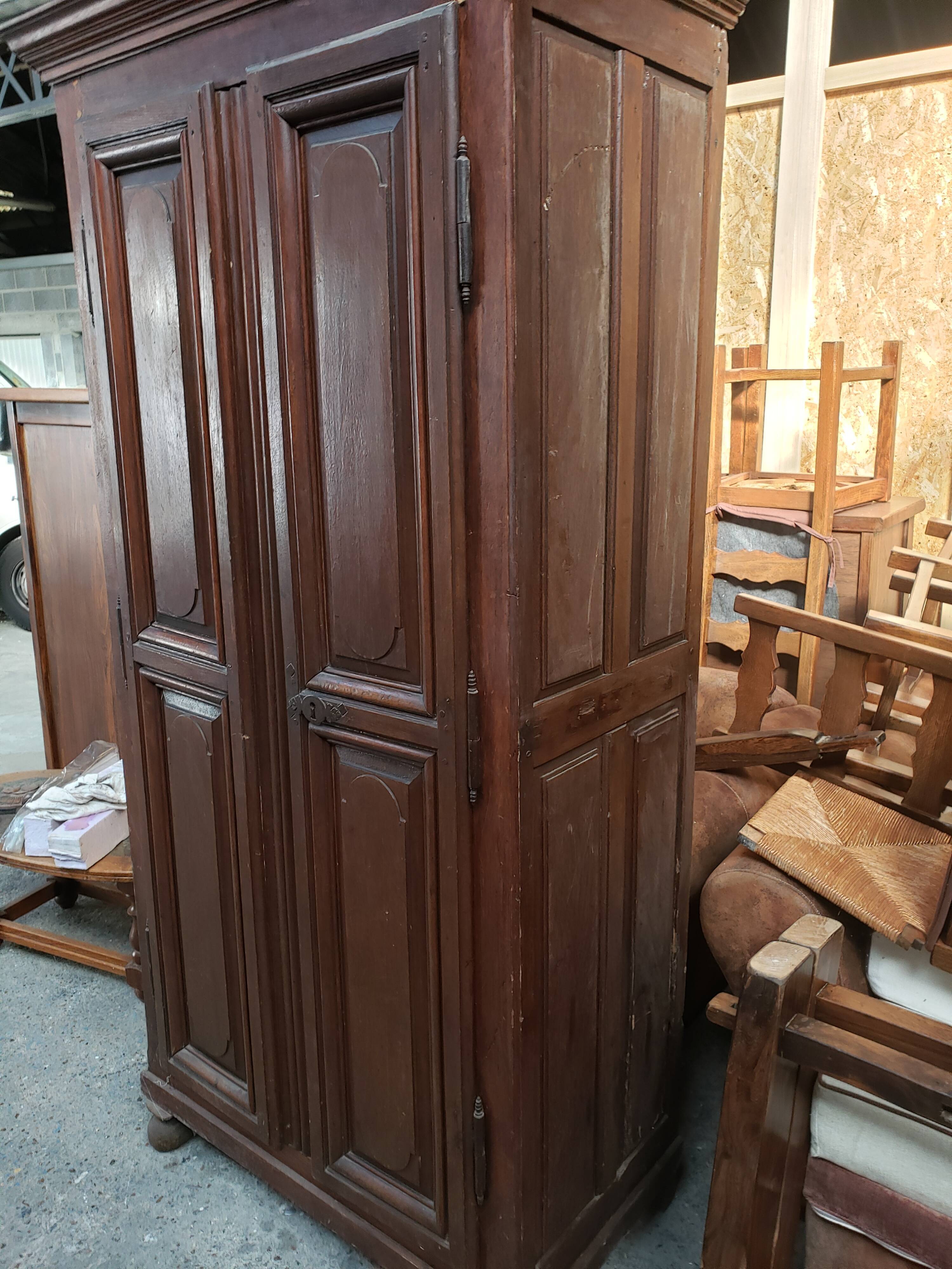 Fine oak cabinet XIX