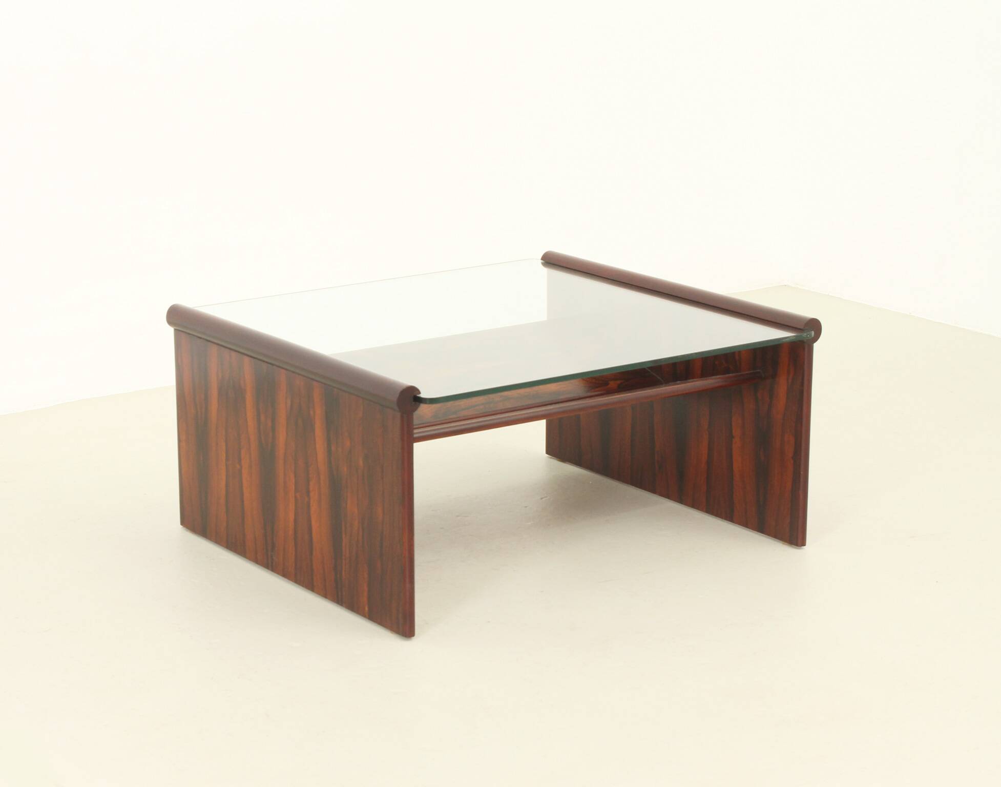 Italian coffee table in rosewood with magazine rack, 1960s.
