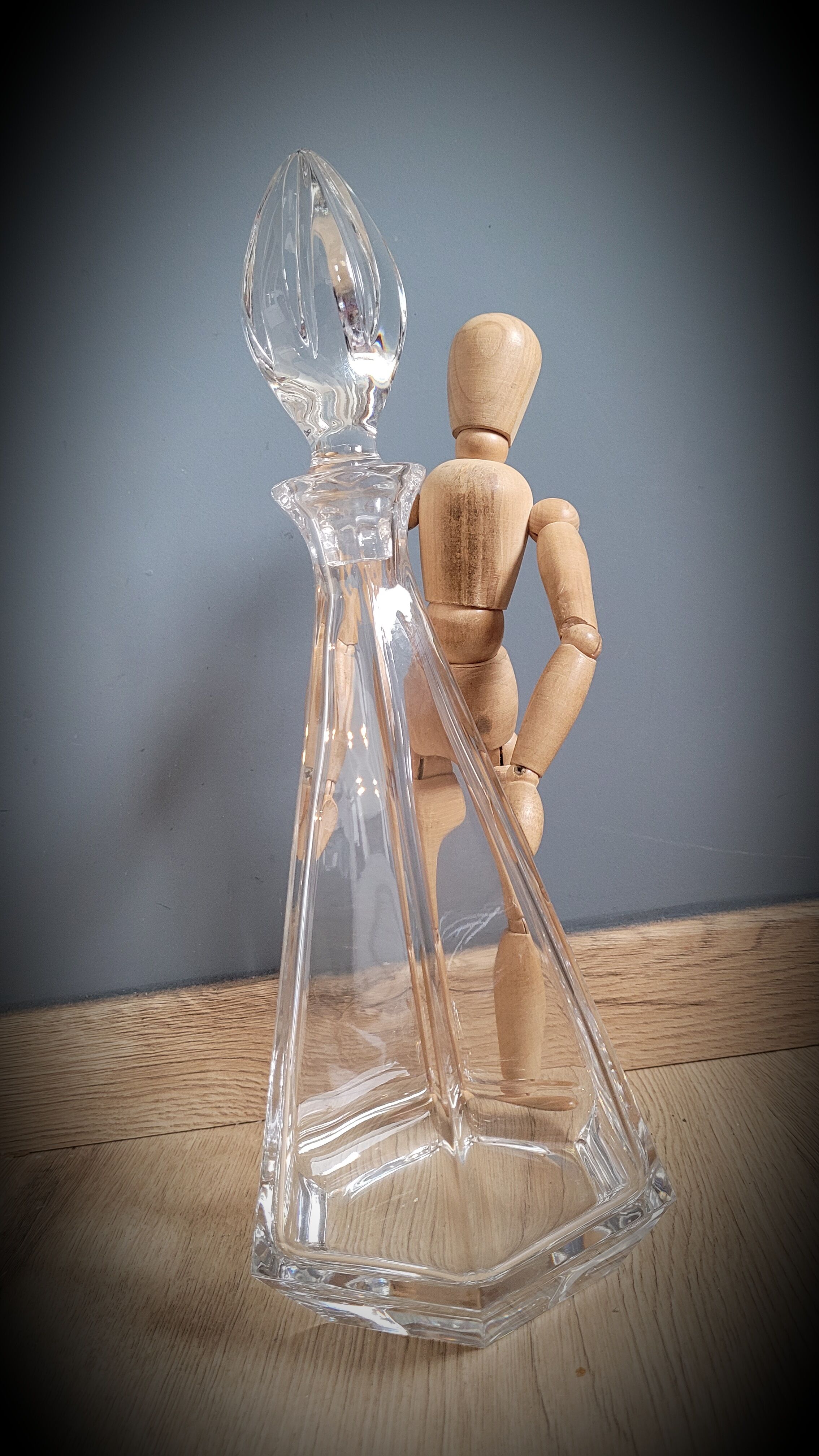 Pyramid crystal decanter