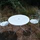 Table et chaise en fer forgé blanc