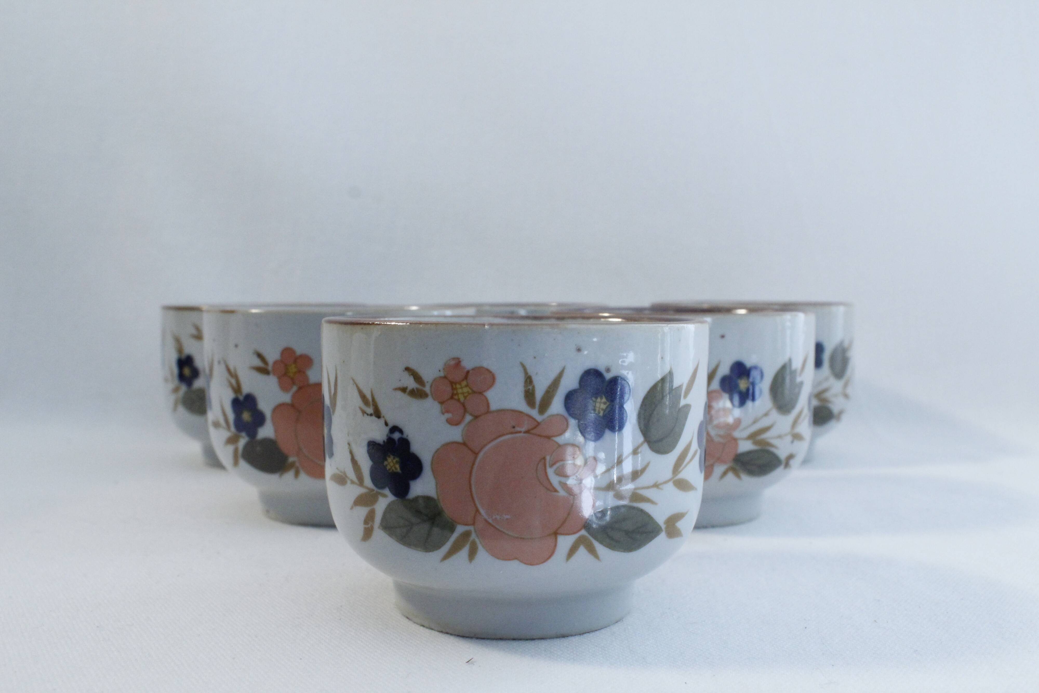 Set of 6 tea cups vintage floral patterns