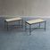 Ensemble de 2 tables d'appoint en métal minimalistes avec des plateaux en plâtre-fibre.