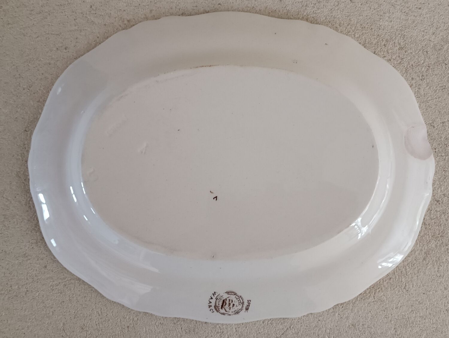 Plat de service terre de fer Made un England