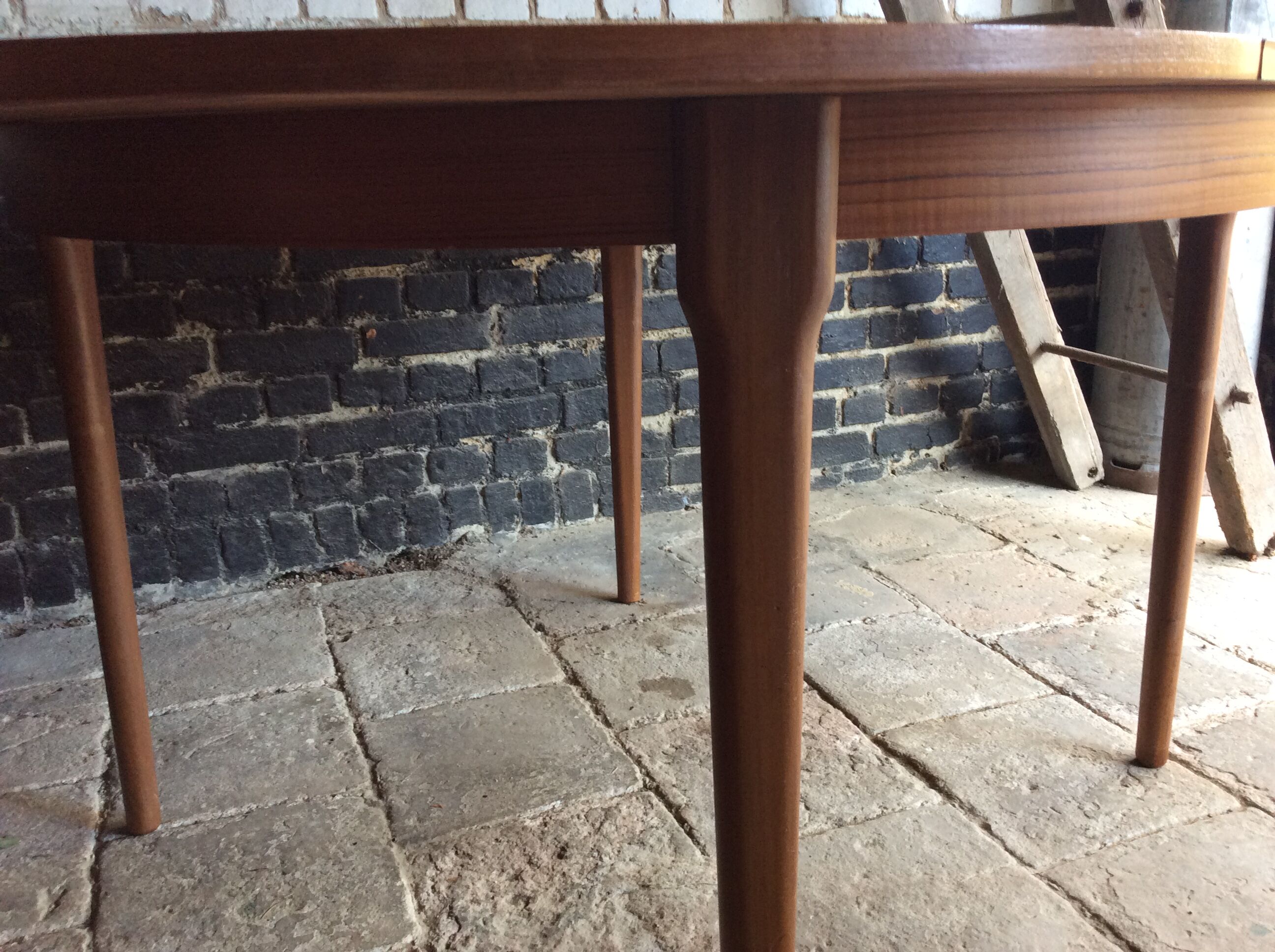 Vintage dining expandable room table