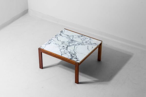 Table basse minimaliste en teck et marbre par Alfred Hendrickx, années 1960.