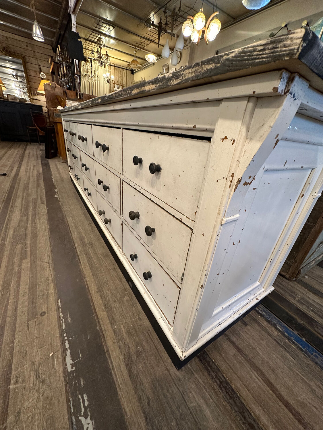 Countertop or loom cabinet with panel drawers