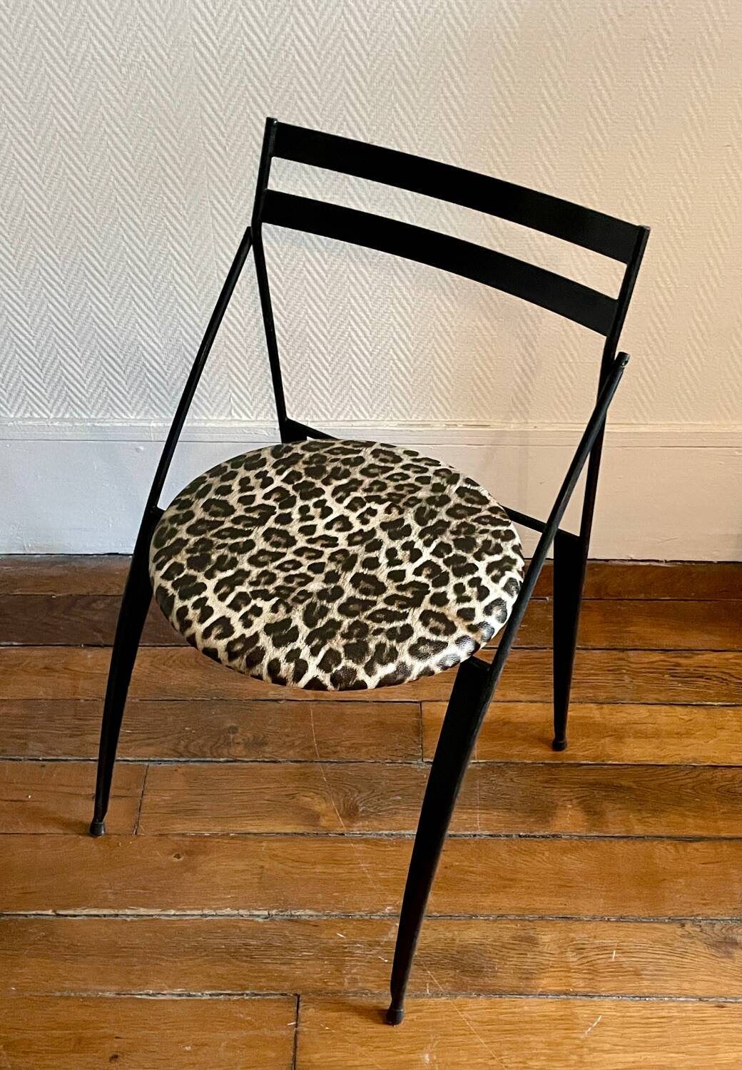 Pair of folding chairs with leopard seats, 1980