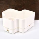 Vastill planter in white plastic by Michael McCann