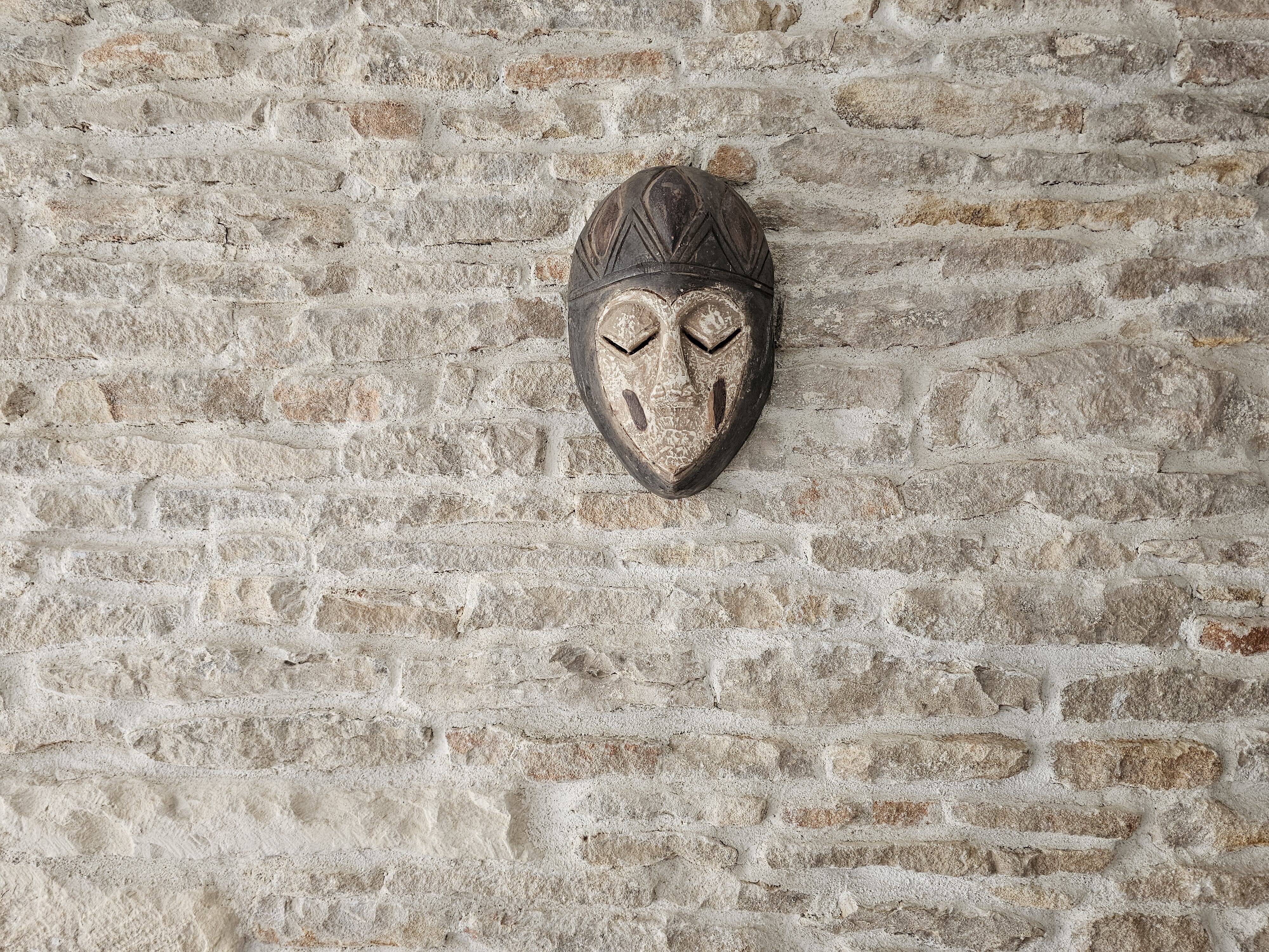 Ancient African mask (Tribe to be identified) Kwele Punu African tribal art