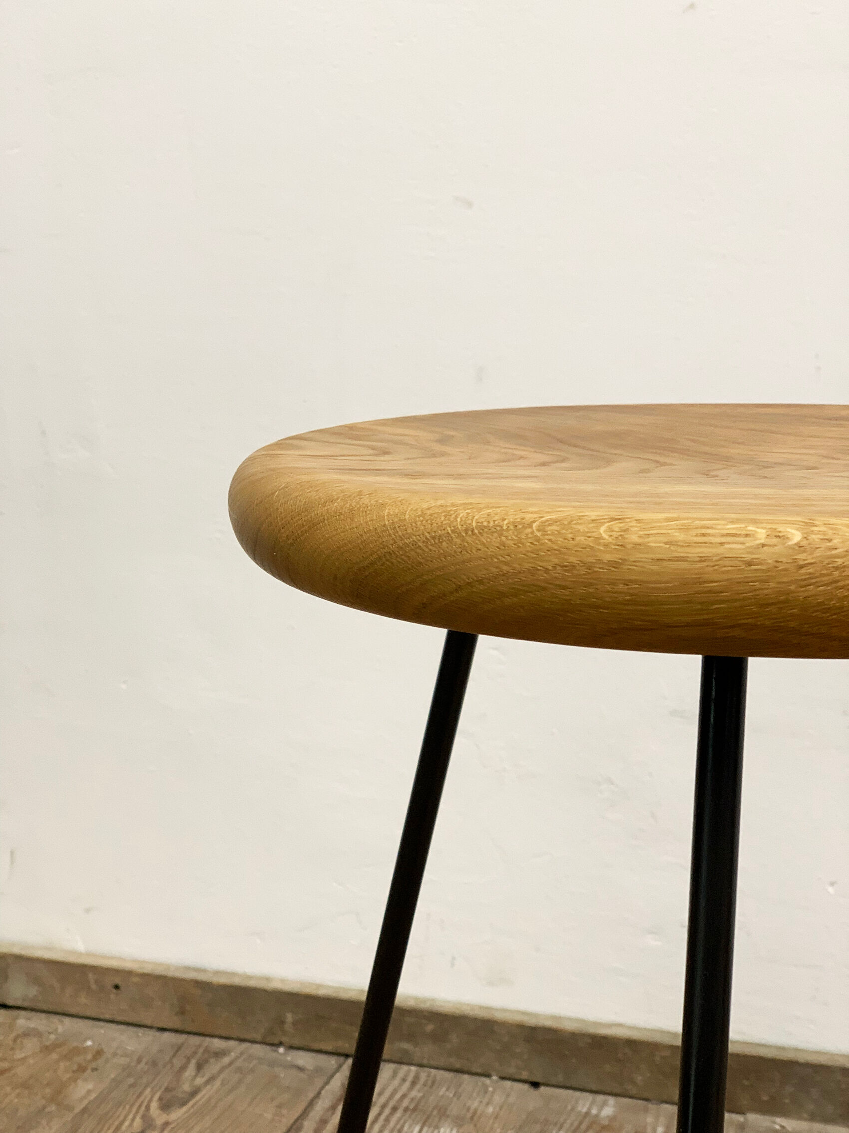 Bar stool in steel and oak