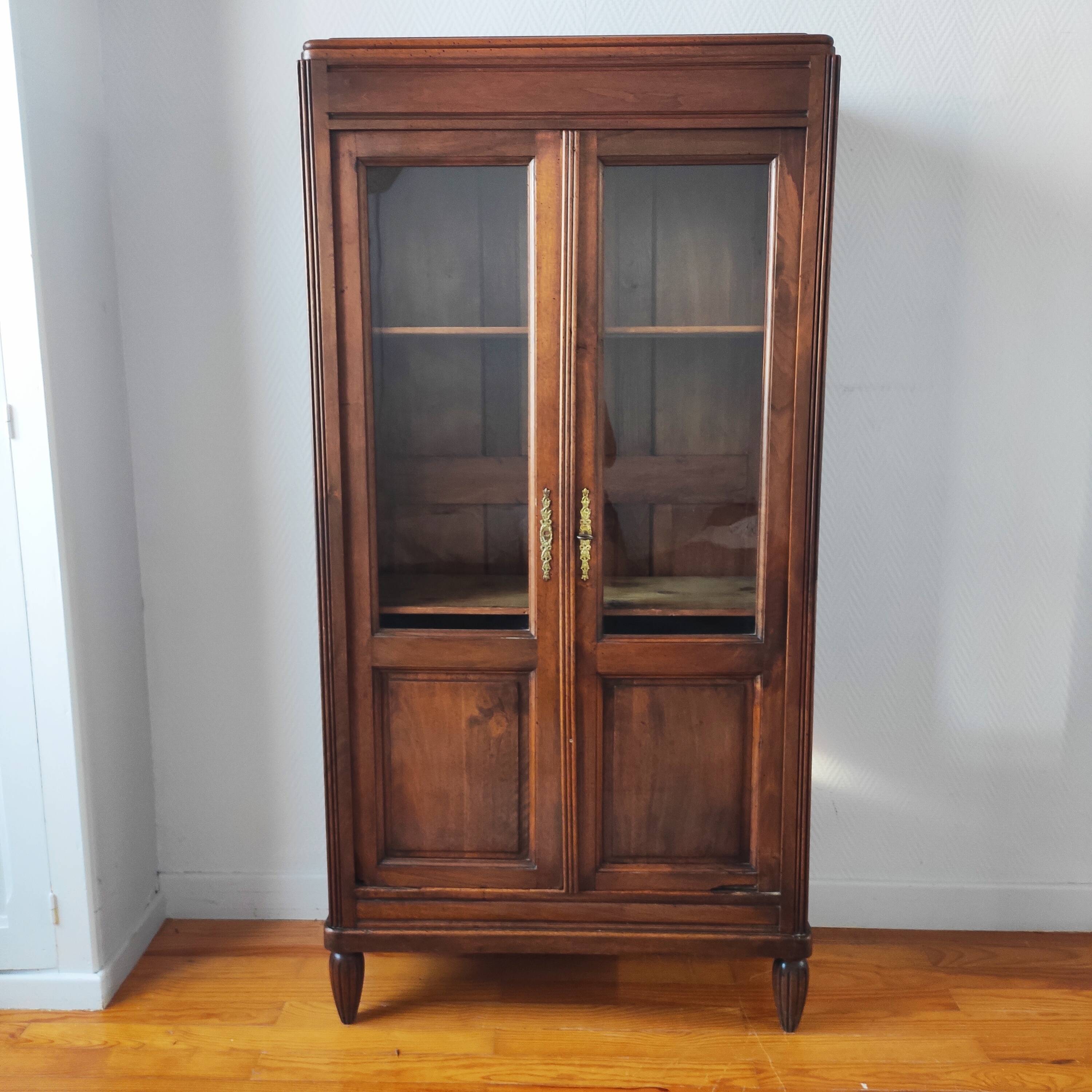 Parisian glass cabinet in solid walnut